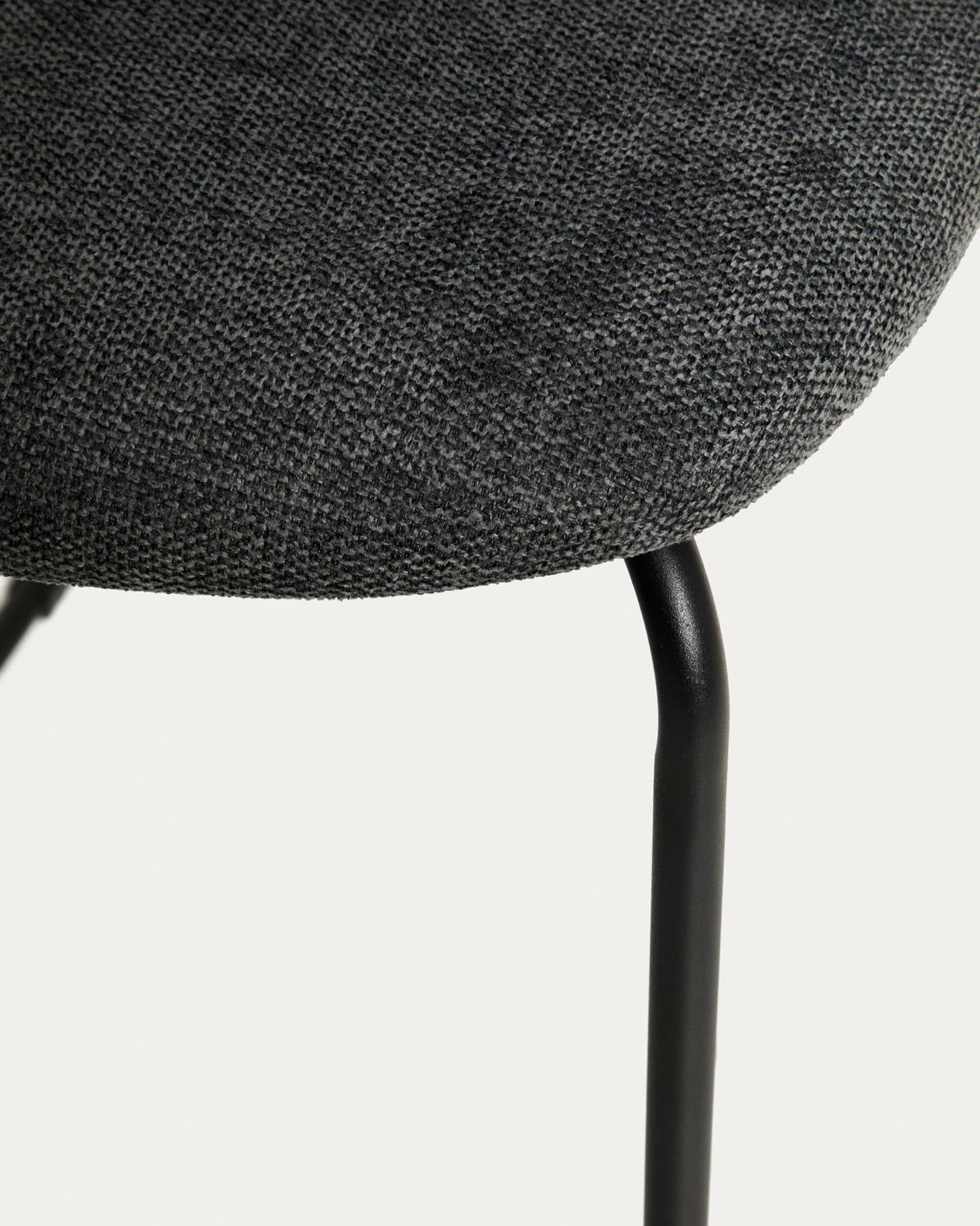 Stapelbarer Hocker Meli mit grauer Chenille und Beinen aus grauem Metall, FSC Mix Credit, 65 cm in Grau präsentiert im Onlineshop von KAQTU Design AG. Barhocker ist von Kave Home