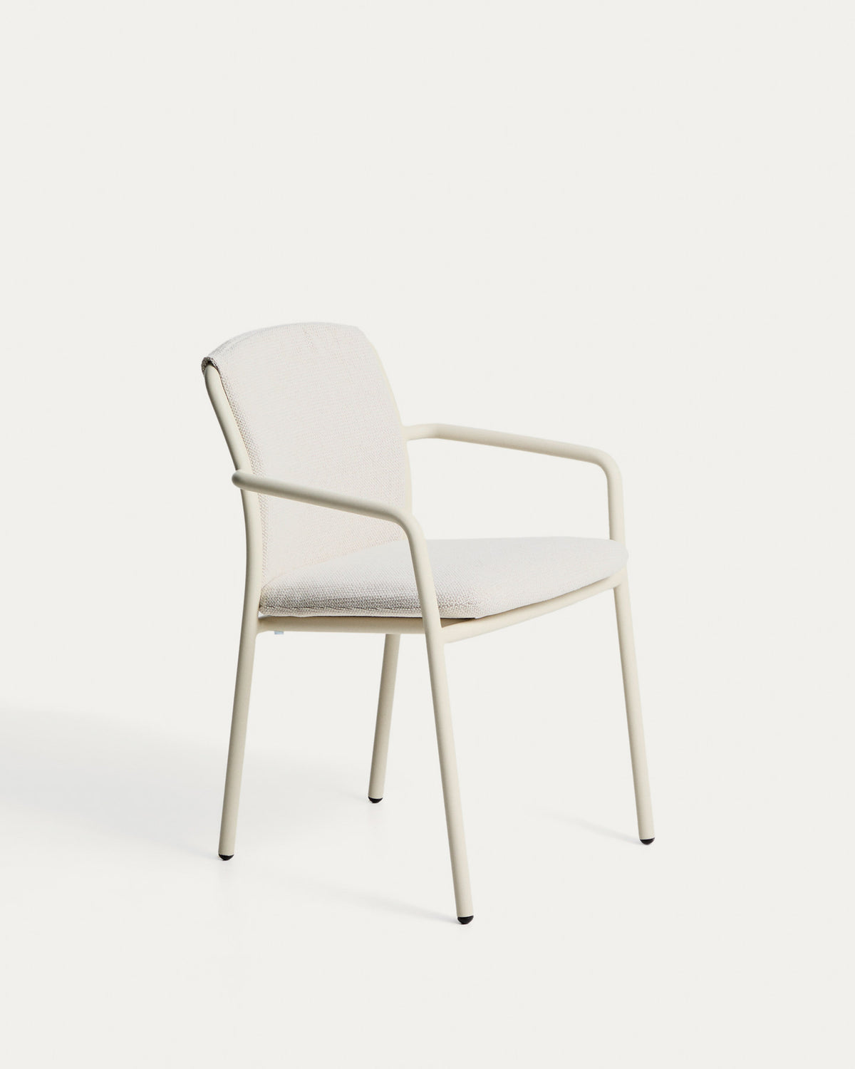 Stapelbarer Outdoor-Stuhl Linosa aus Aluminium in Ecru mit beigem Kissen in Beige, Ecru, Taupe präsentiert im Onlineshop von KAQTU Design AG. Gartenstuhl ist von Kave Home
