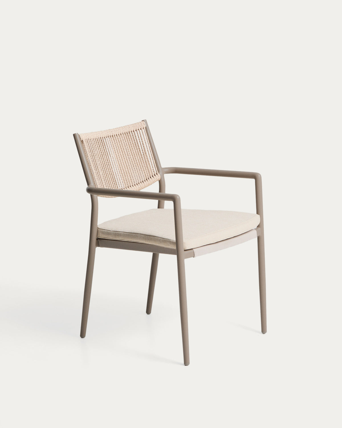 Stapelbarer Outdoor-Stuhl Argasi aus Aluminium in Taupe und beigem Synthetikseil in Taupe, Beige, Hellbraun präsentiert im Onlineshop von KAQTU Design AG. Gartenstuhl ist von Kave Home