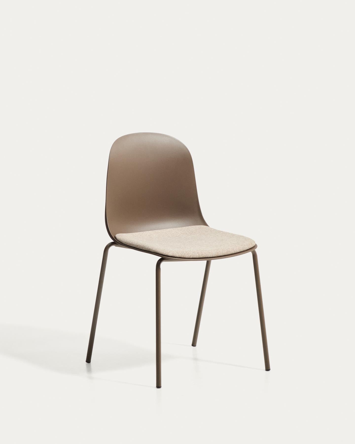 Stuhl Debari mit Chenille-Kissen und Stahlbeinen mit braunem Finish  in Braun präsentiert im Onlineshop von KAQTU Design AG. Stuhl ist von Kave Home