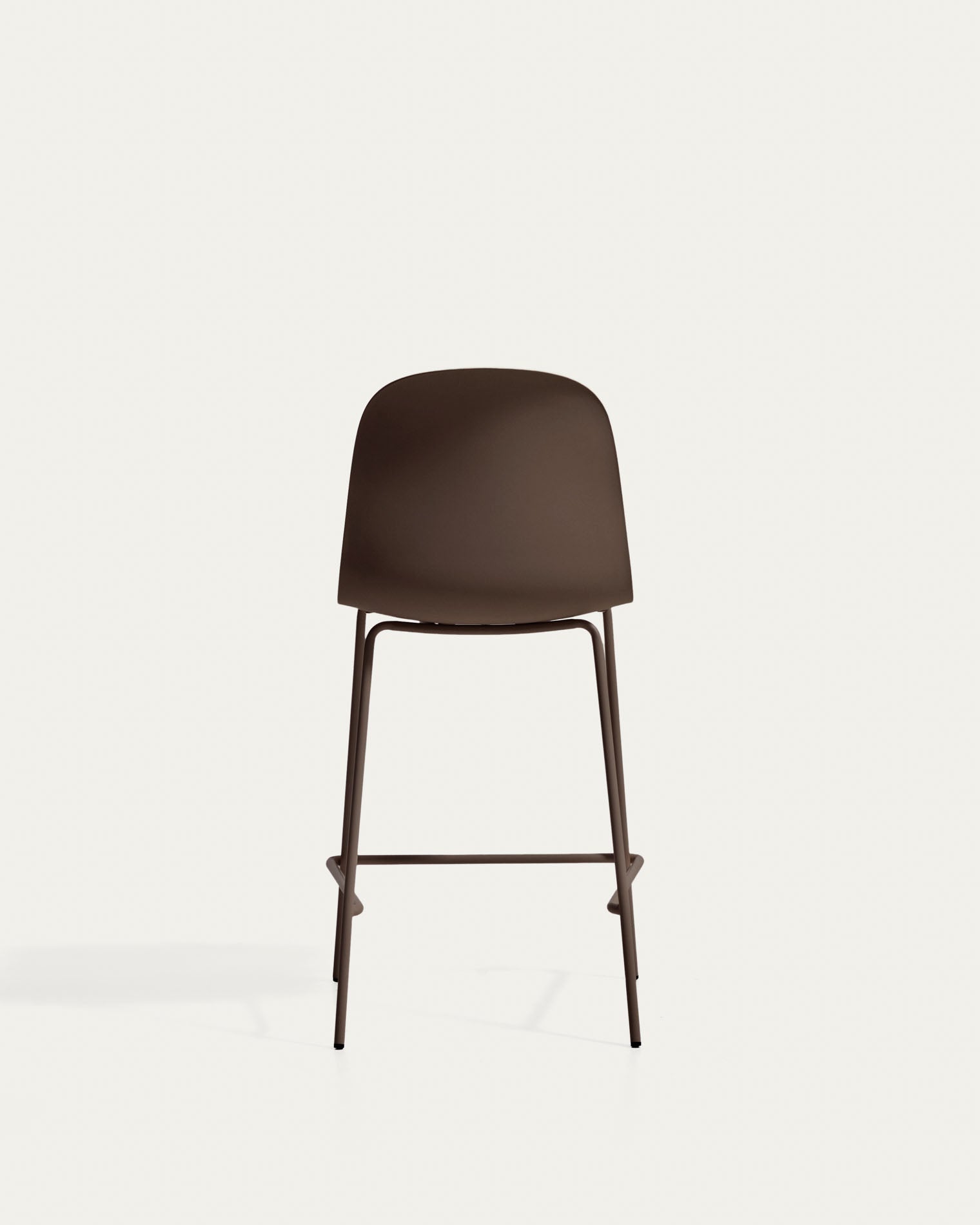 Hocker Debari mit Chenille-Kissen und Stahlbeinen mit braunem Finish, 65 cm in Braun präsentiert im Onlineshop von KAQTU Design AG. Barhocker ist von Kave Home