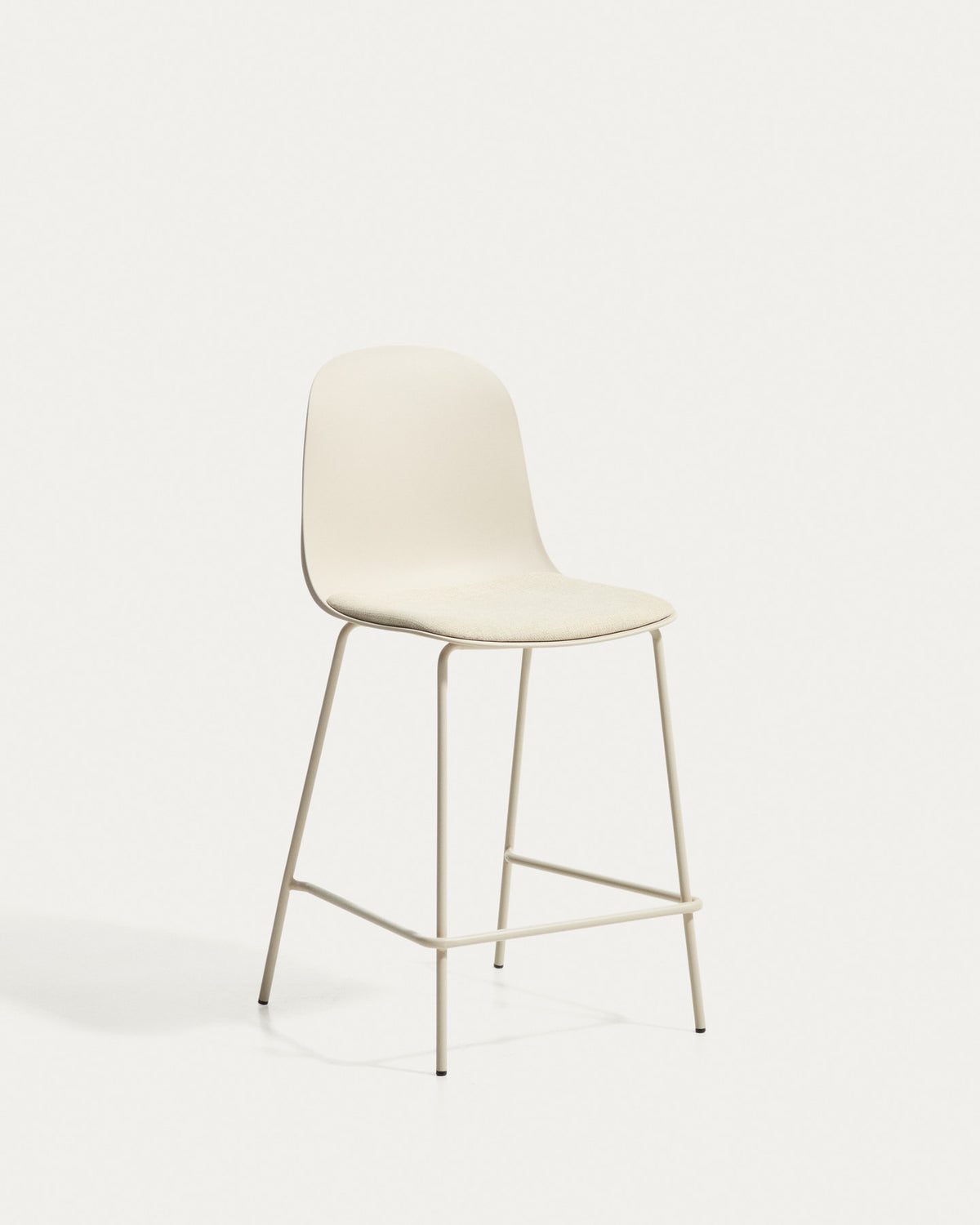 Hocker Debari mit Chenille-Kissen und Stahlbeinen mit beigem Finish, 65 cm in Beige präsentiert im Onlineshop von KAQTU Design AG. Barhocker ist von Kave Home