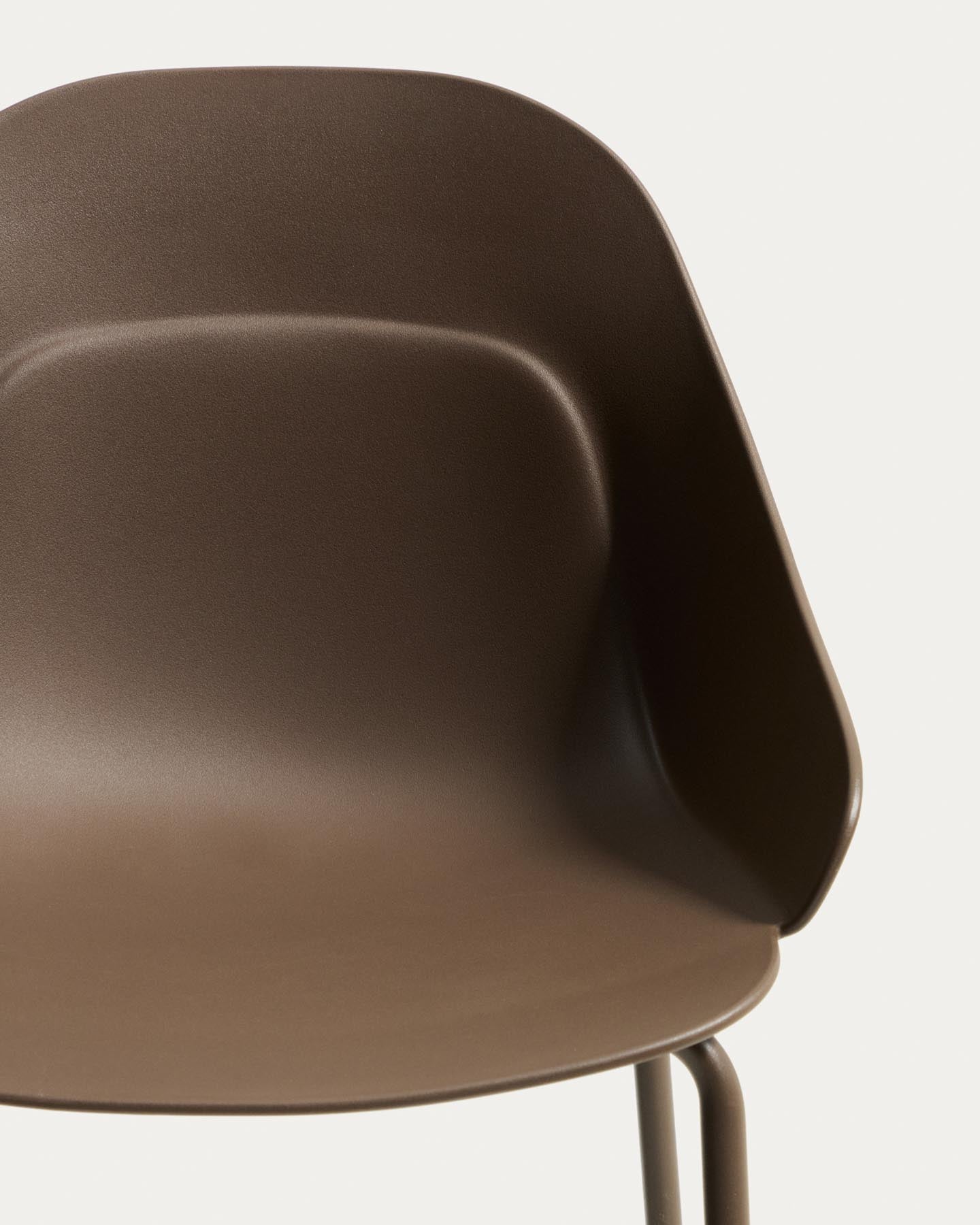 Hocker Sanile mit Stahlbeinen mit braunem Finish, 74 cm in Braun präsentiert im Onlineshop von KAQTU Design AG. Barhocker ist von Kave Home
