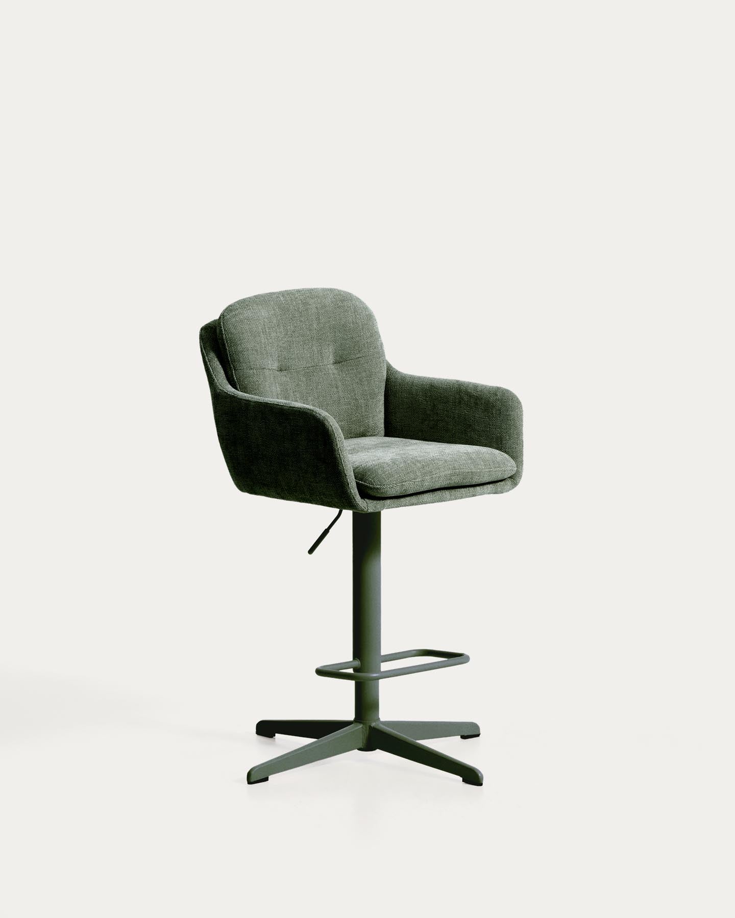 Drehhocker Lexa mit grüner Chenille und Stahlbeinen mit grünem Finish in Grün präsentiert im Onlineshop von KAQTU Design AG. Barhocker ist von Kave Home