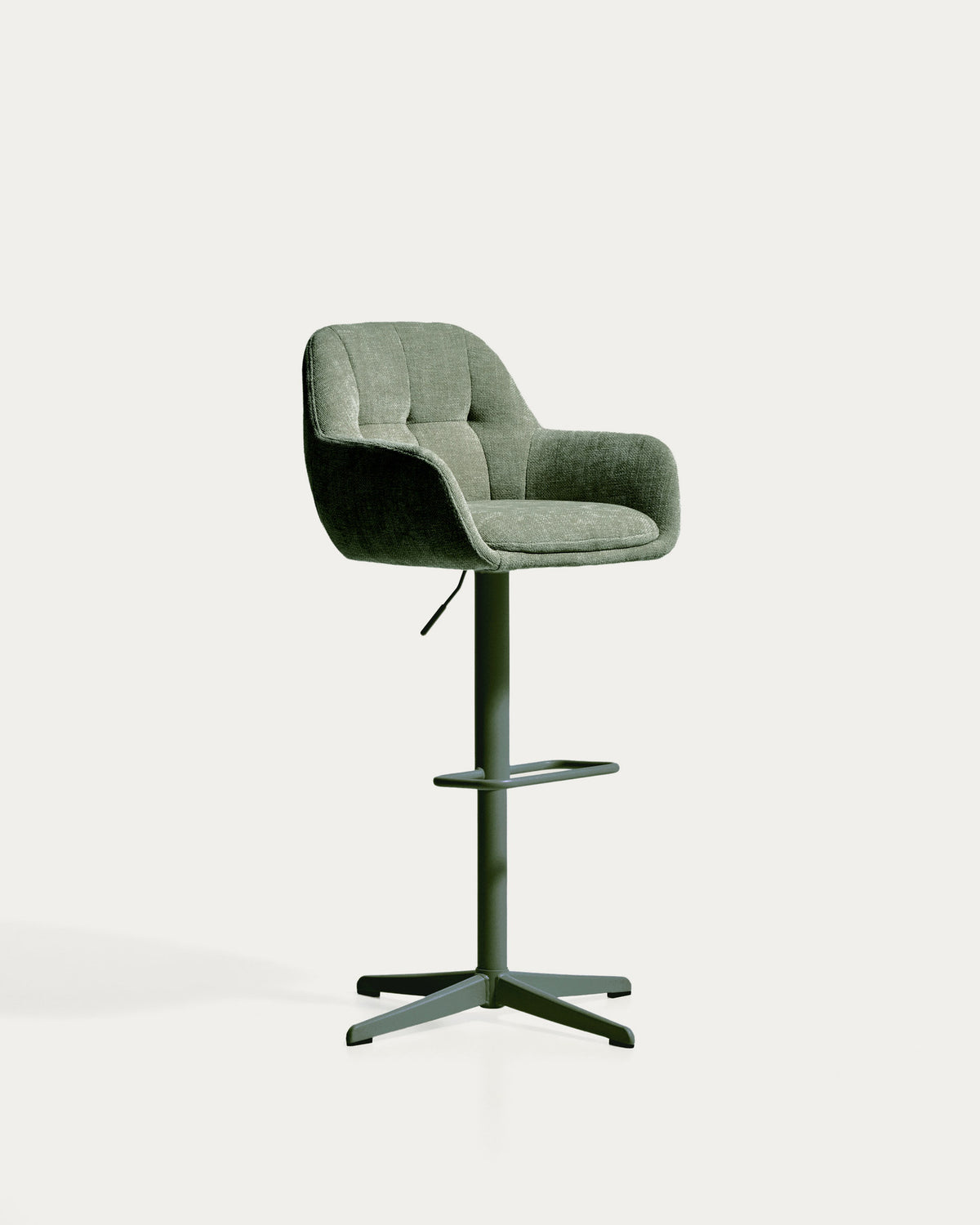 Drehhocker Dorina mit grüner Chenille und Stahlbeinen mit grünem Finish in Grün präsentiert im Onlineshop von KAQTU Design AG. Barhocker ist von Kave Home