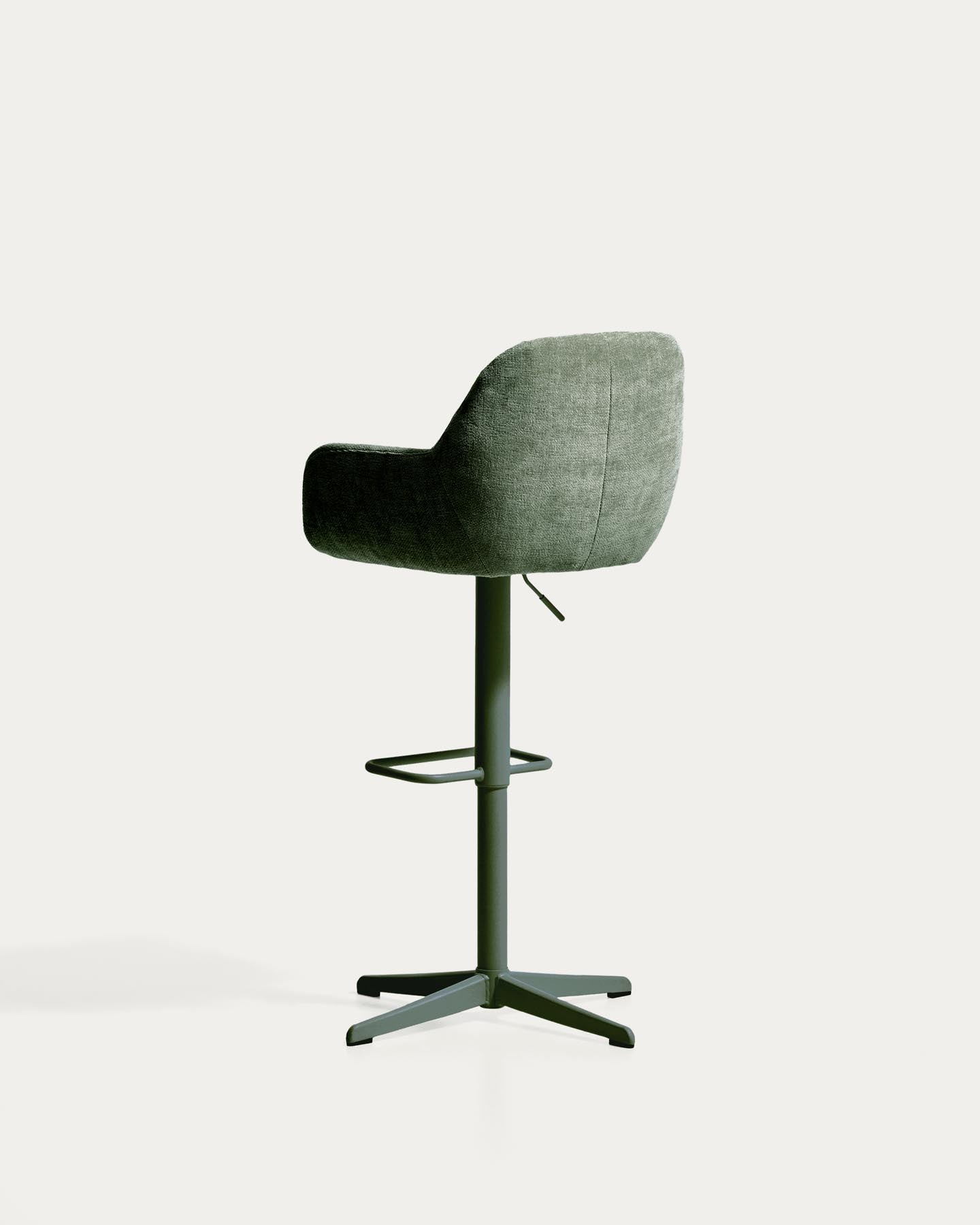 Drehhocker Dorina mit grüner Chenille und Stahlbeinen mit grünem Finish in Grün präsentiert im Onlineshop von KAQTU Design AG. Barhocker ist von Kave Home