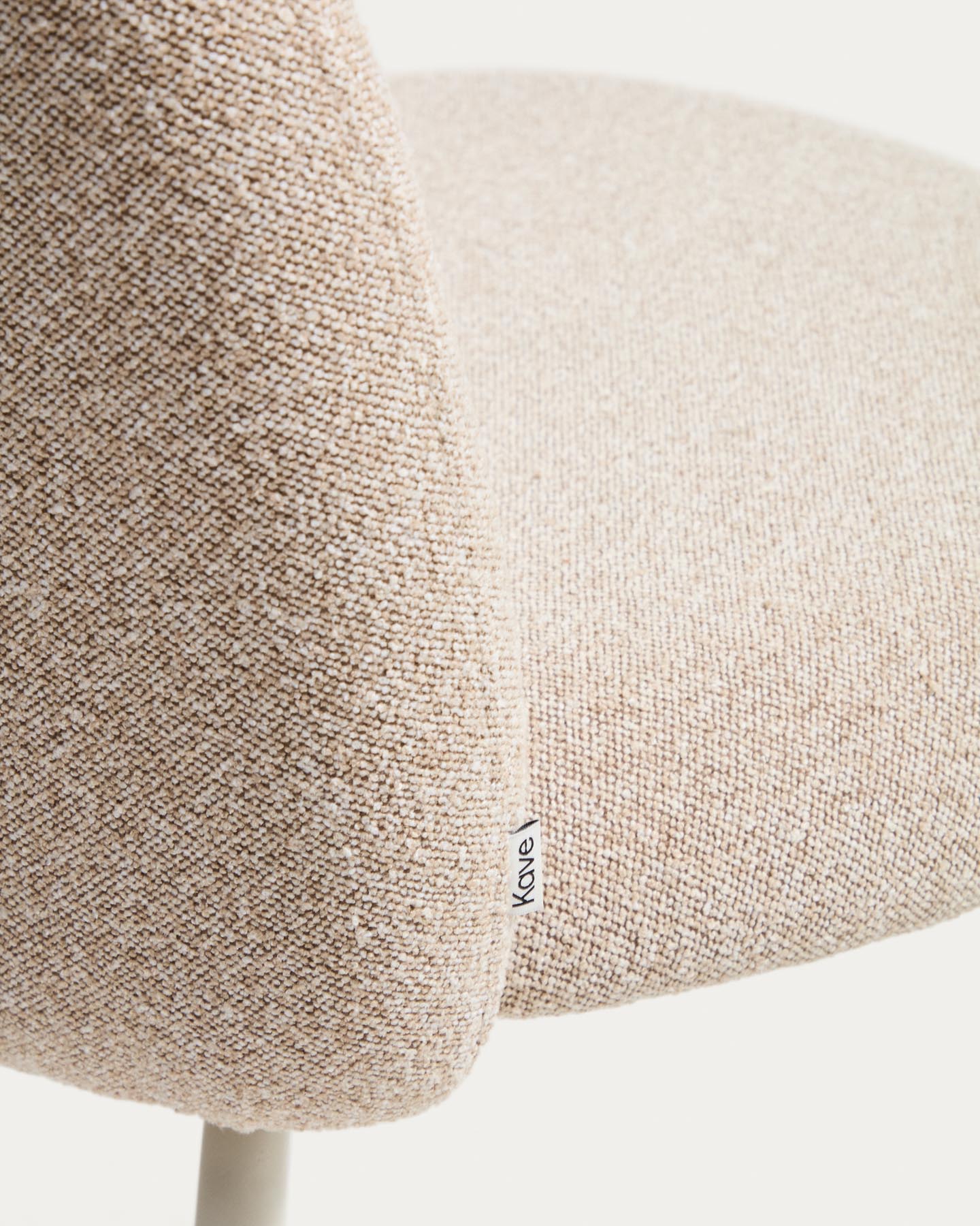 Stuhl Arino mit beiger Chenille und beigen Metallbeinen FSC 100%  in Beige präsentiert im Onlineshop von KAQTU Design AG. Stuhl ist von Kave Home