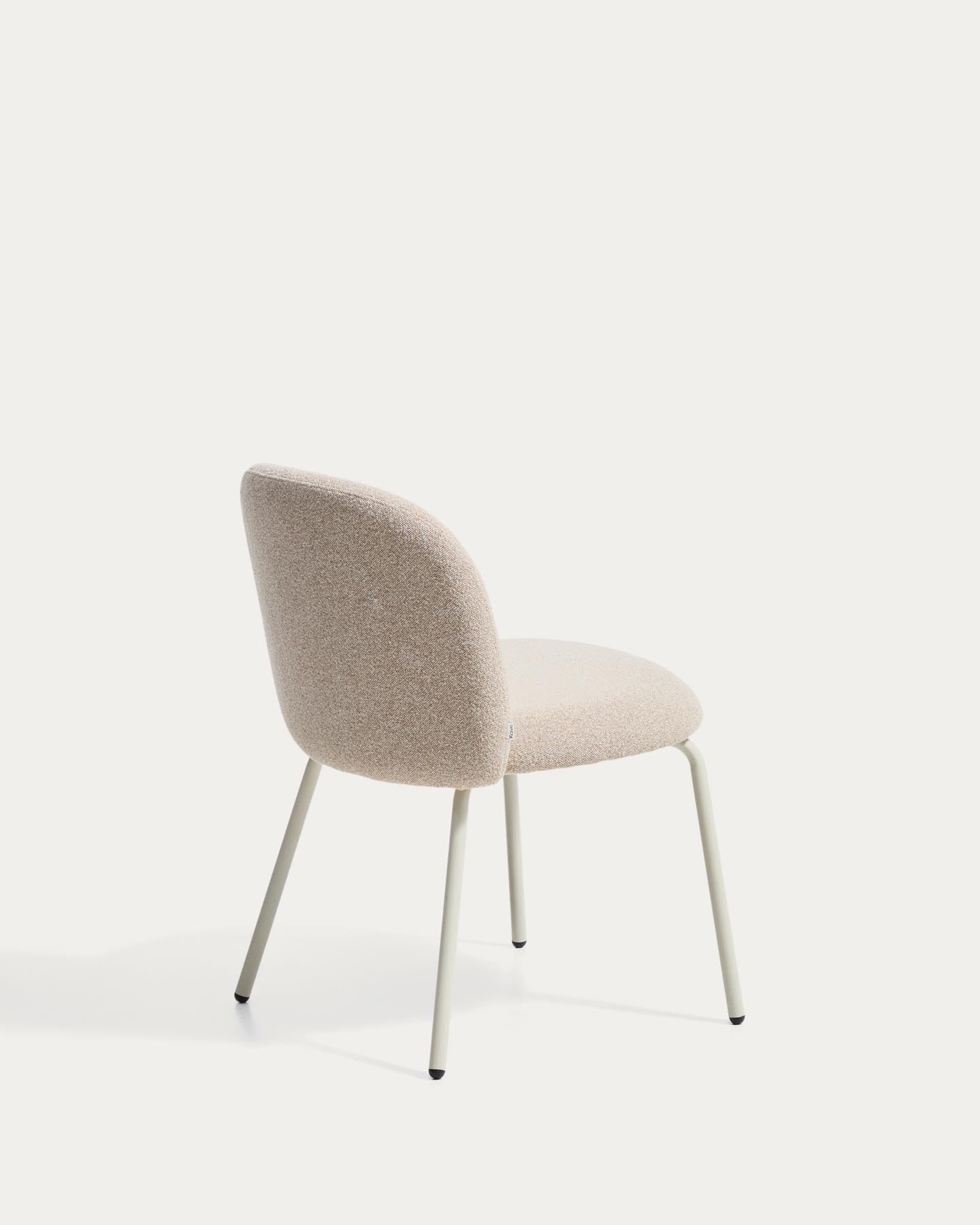 Stuhl Arino mit beiger Chenille und beigen Metallbeinen FSC 100%  in Beige präsentiert im Onlineshop von KAQTU Design AG. Stuhl ist von Kave Home
