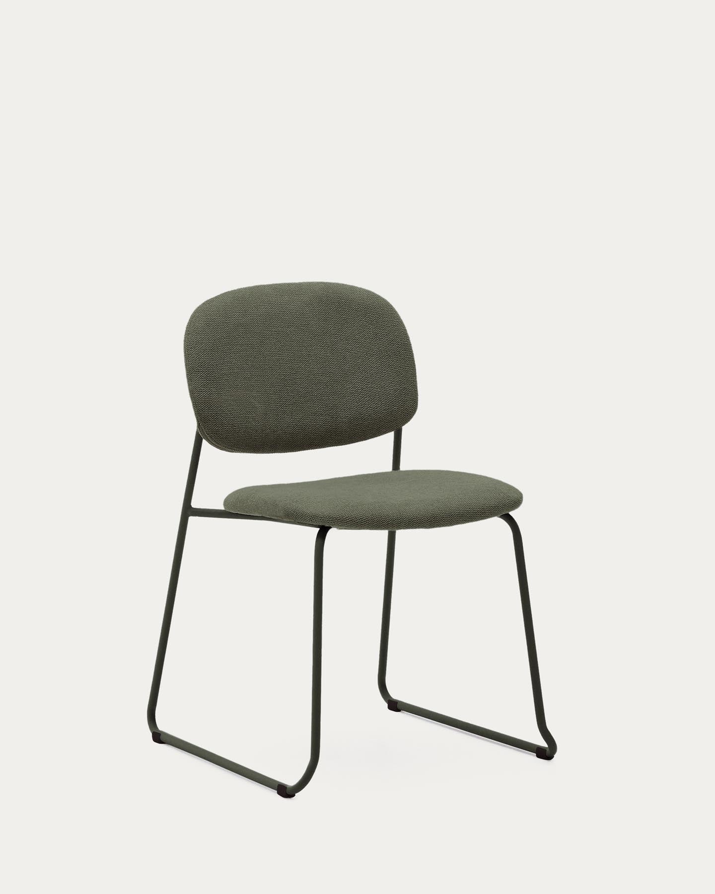 Stapelbarer Stuhl Meli mit grüner Chenille und Beinen aus grünem Metall, FSC Mix Credit in Grün präsentiert im Onlineshop von KAQTU Design AG. Stuhl ist von Kave Home