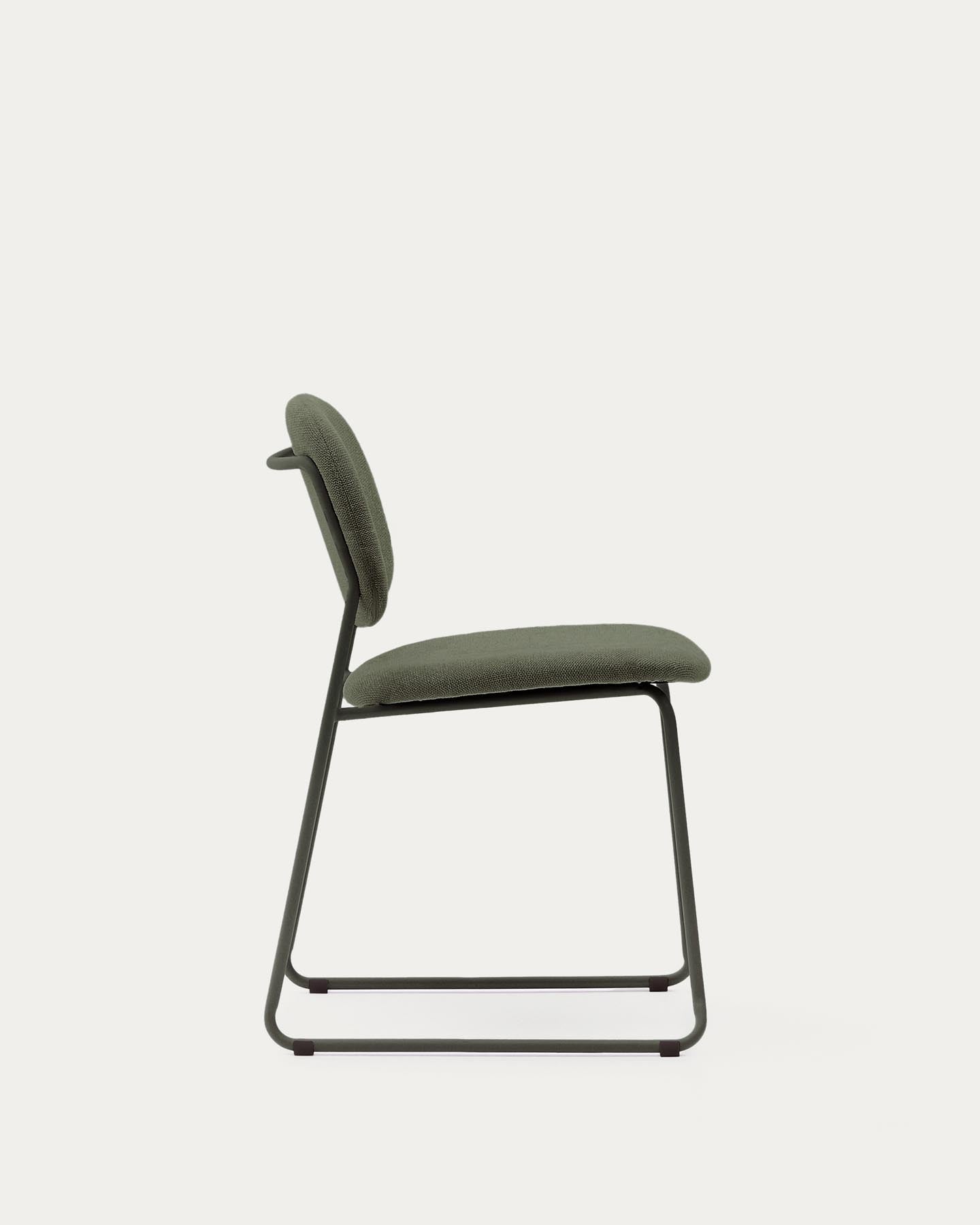 Stapelbarer Stuhl Meli mit grüner Chenille und Beinen aus grünem Metall, FSC Mix Credit in Grün präsentiert im Onlineshop von KAQTU Design AG. Stuhl ist von Kave Home