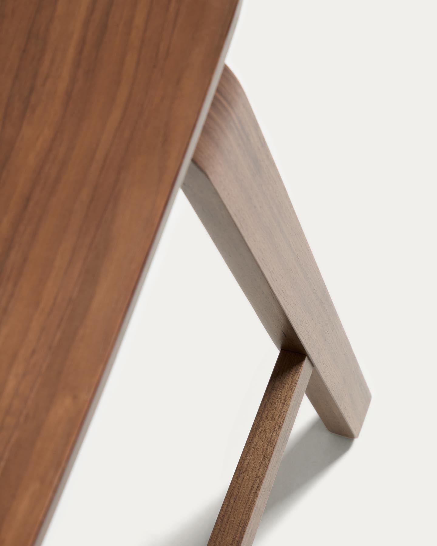 Gena-Hocker aus Nussbaumfurnier 65cm in Dunkelbraun präsentiert im Onlineshop von KAQTU Design AG. Barhocker ist von Kave Home