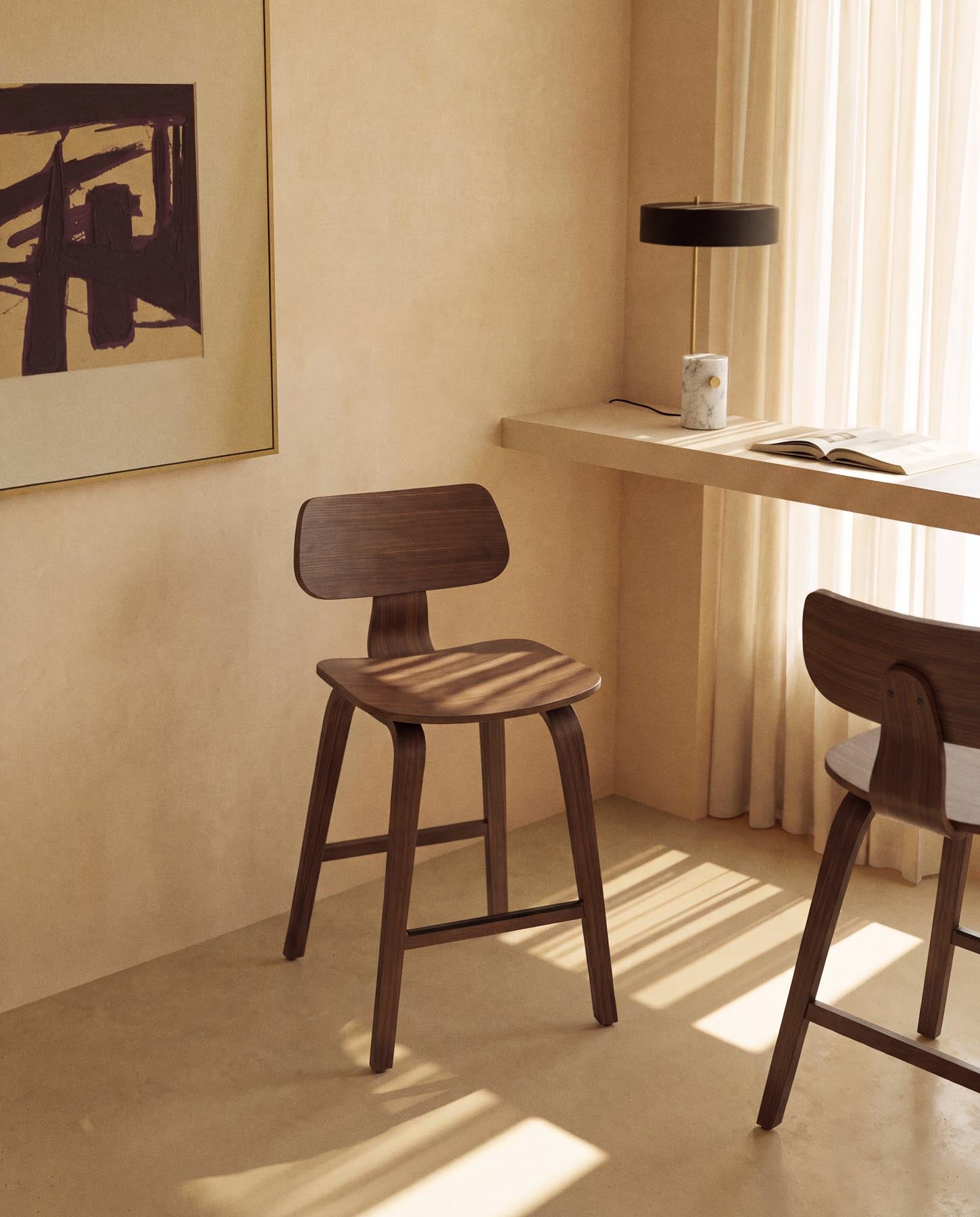 Gena-Hocker aus Nussbaumfurnier 65cm in Dunkelbraun präsentiert im Onlineshop von KAQTU Design AG. Barhocker ist von Kave Home