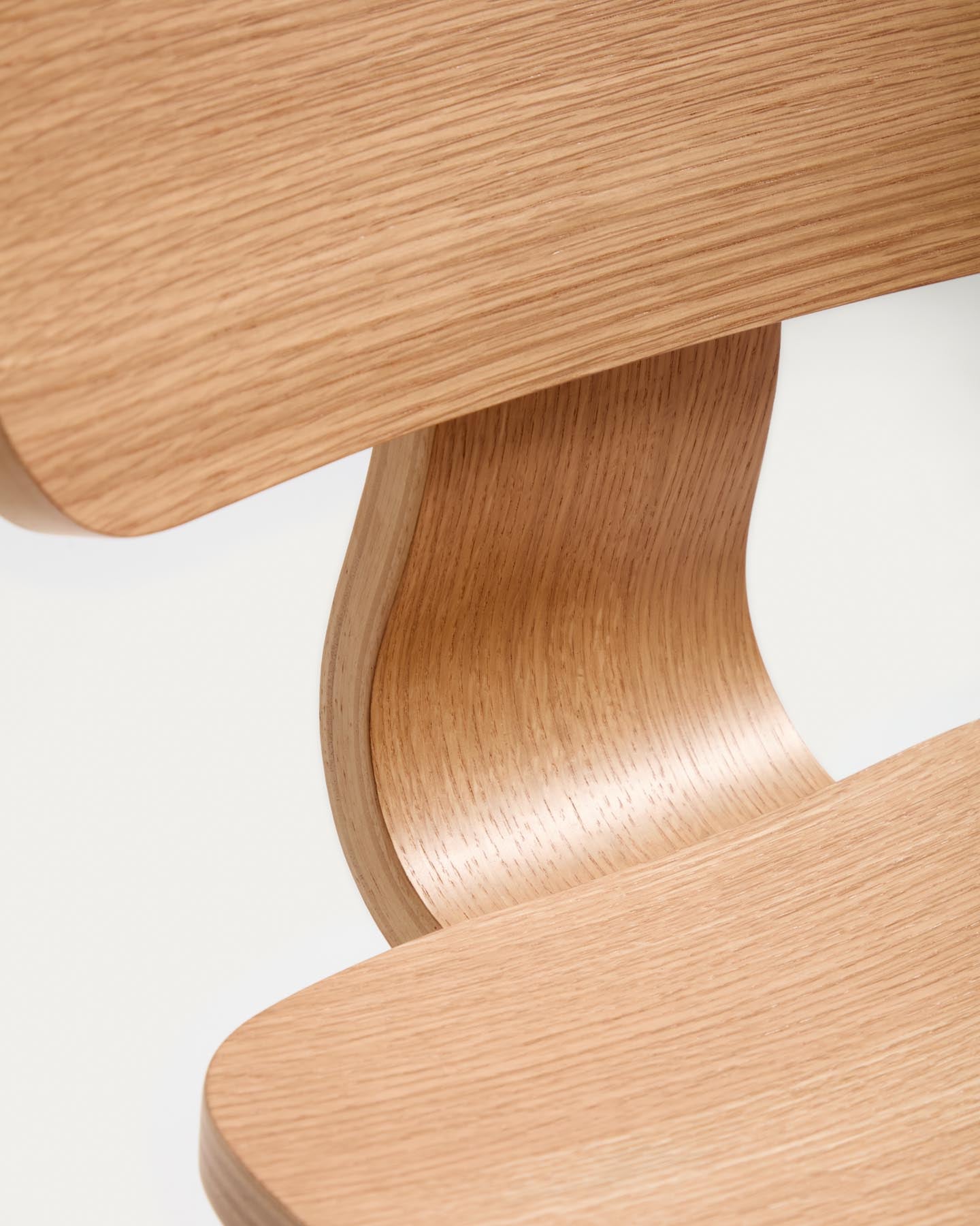 Gena-Hocker aus Eichenfurnier 65cm in Beige präsentiert im Onlineshop von KAQTU Design AG. Barhocker ist von Kave Home