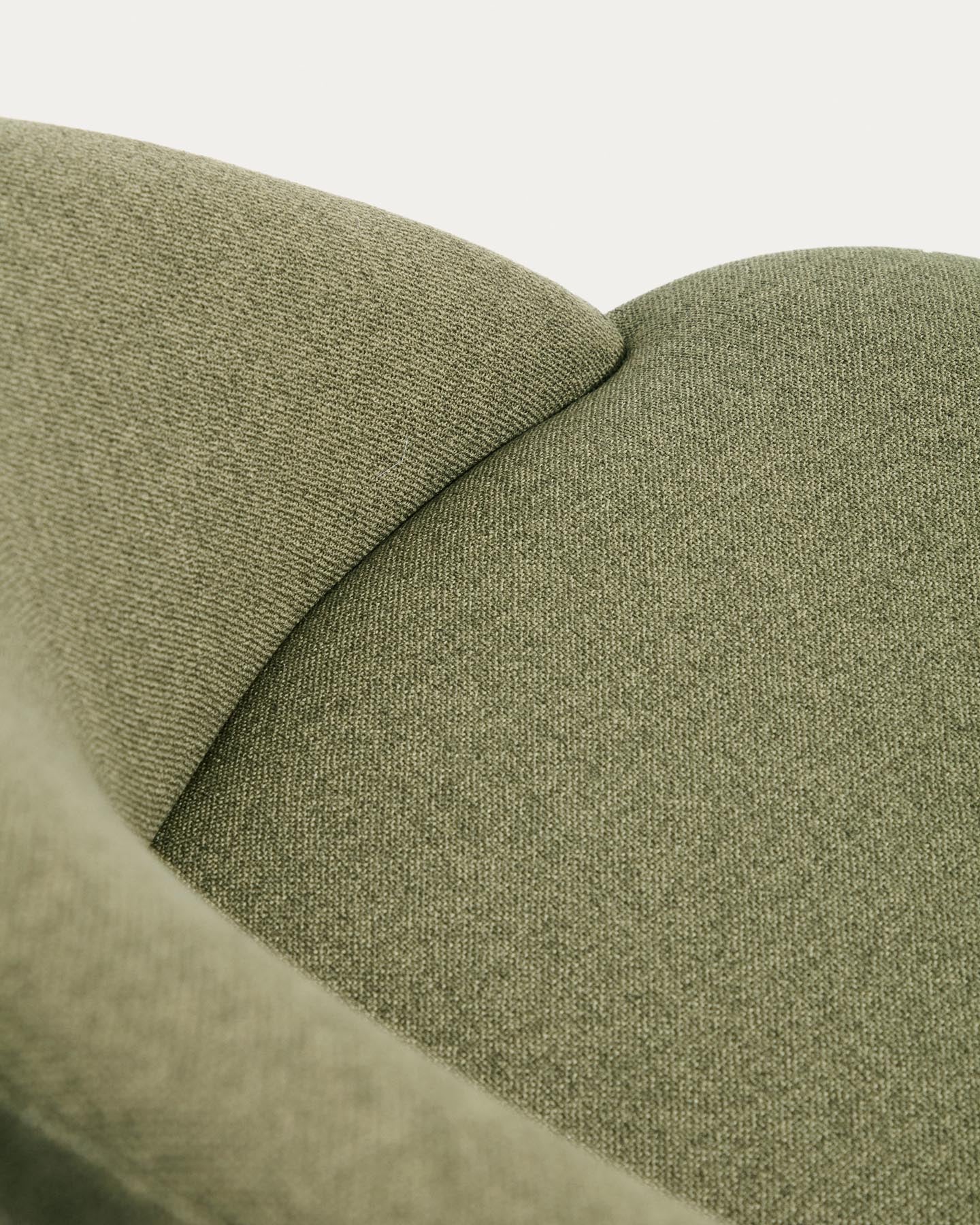 Stuhl Bonali mit grüner Chenille und grünen Metallbeinen, FSC Mix Credit in Grün präsentiert im Onlineshop von KAQTU Design AG. Stuhl ist von Kave Home