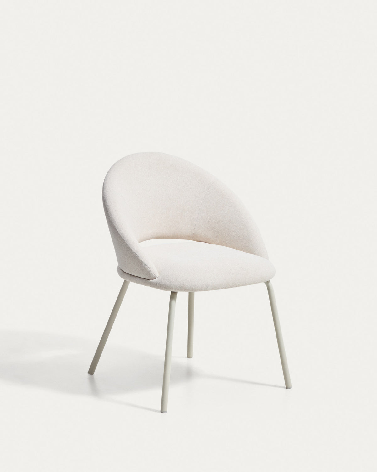 Stuhl Bonali mit beiger Chenille und beigen Metallbeinen, FSC Mix Credit in Beige präsentiert im Onlineshop von KAQTU Design AG. Stuhl ist von Kave Home