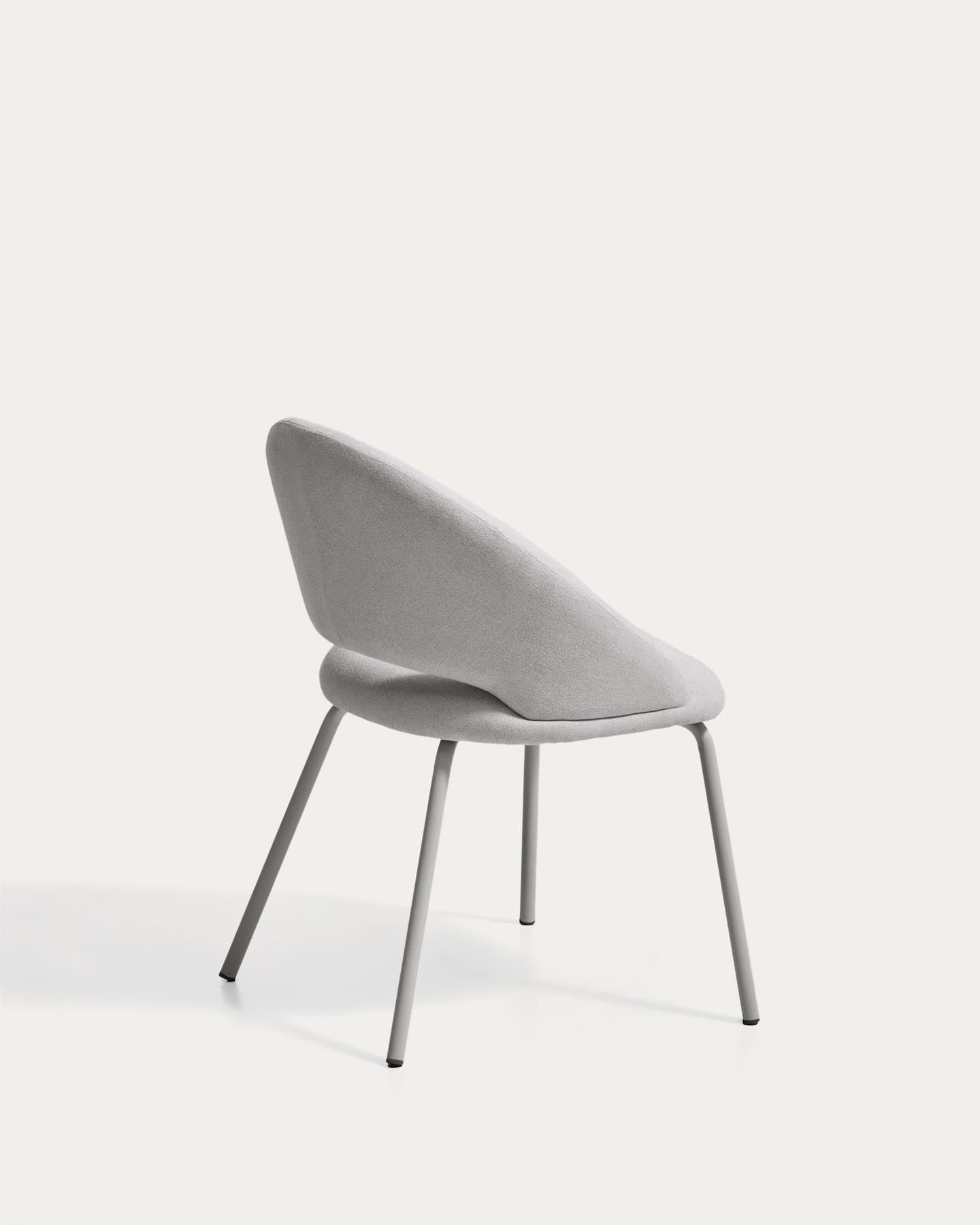 Stuhl Bonali mit grauer Chenille und Beinen aus grauem Metall, FSC Mix Credit in Grau präsentiert im Onlineshop von KAQTU Design AG. Stuhl ist von Kave Home