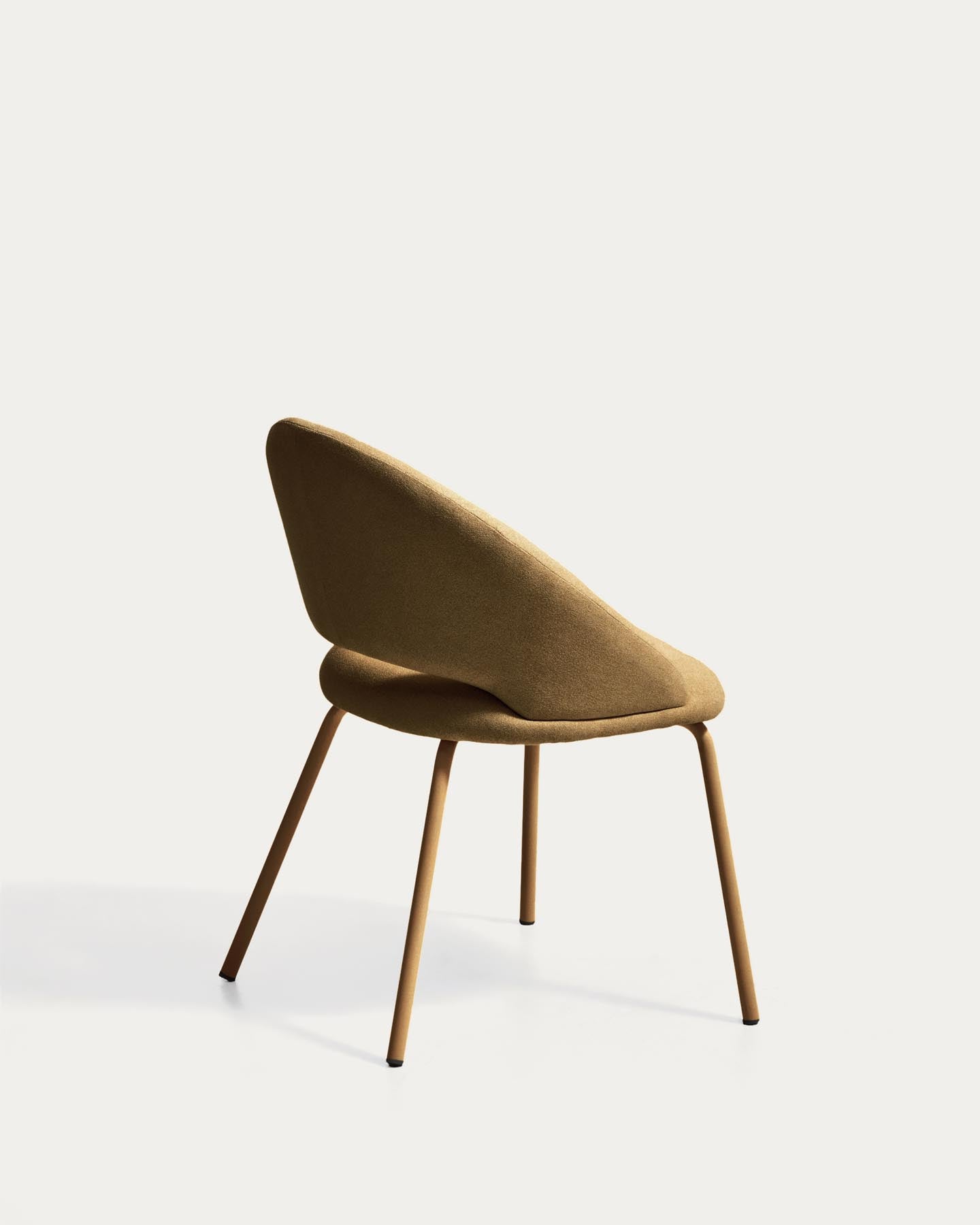Stuhl Bonali mit senfgelber Chenille und Beinen aus senfgelbem Metall, FSC Mix Credit in Senfgelb präsentiert im Onlineshop von KAQTU Design AG. Stuhl ist von Kave Home