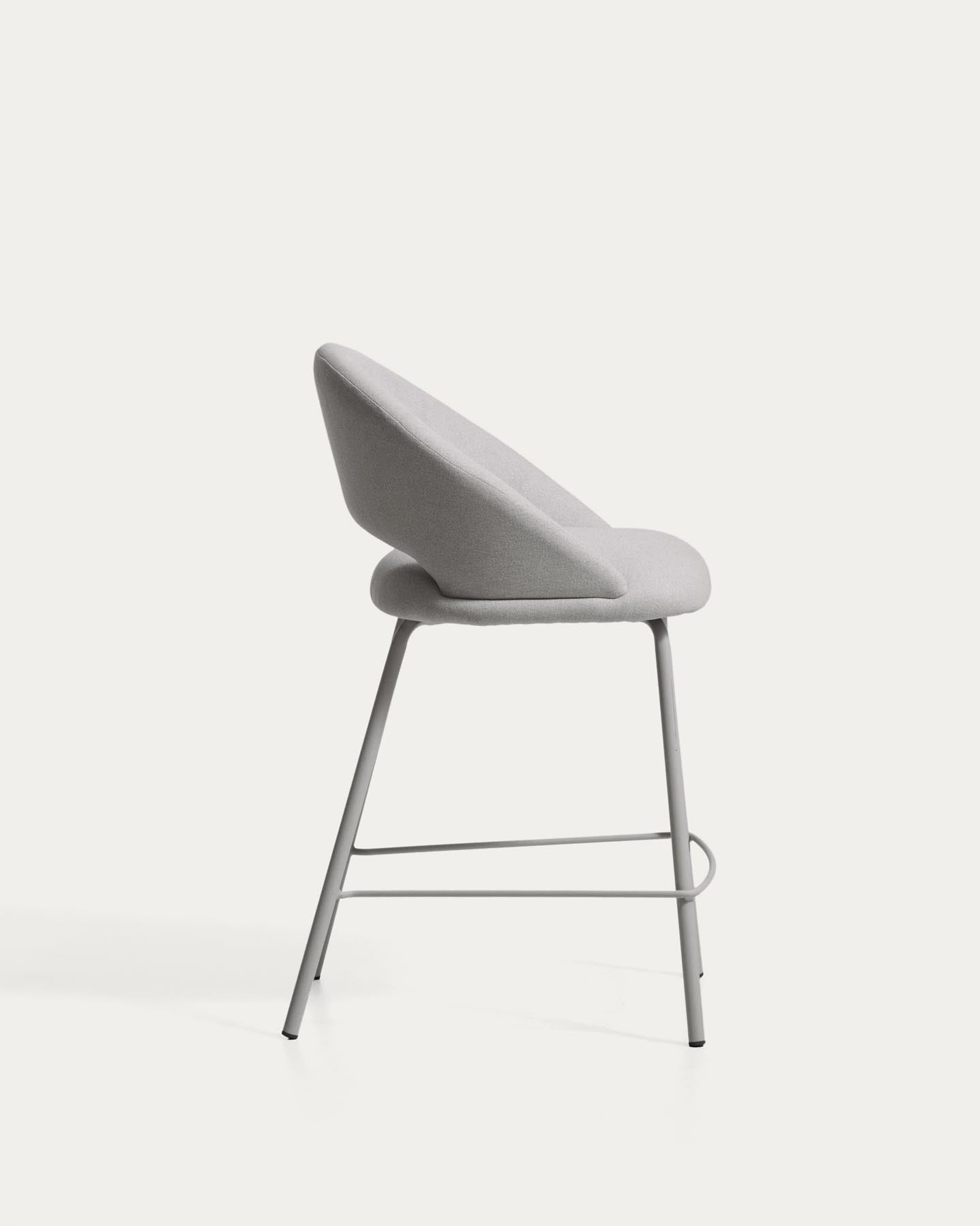 Hocker Bonali mit grauer Chenille und Beinen aus grauem Metall, FSC Mix Credit, 65 cm in Grau präsentiert im Onlineshop von KAQTU Design AG. Barhocker ist von Kave Home