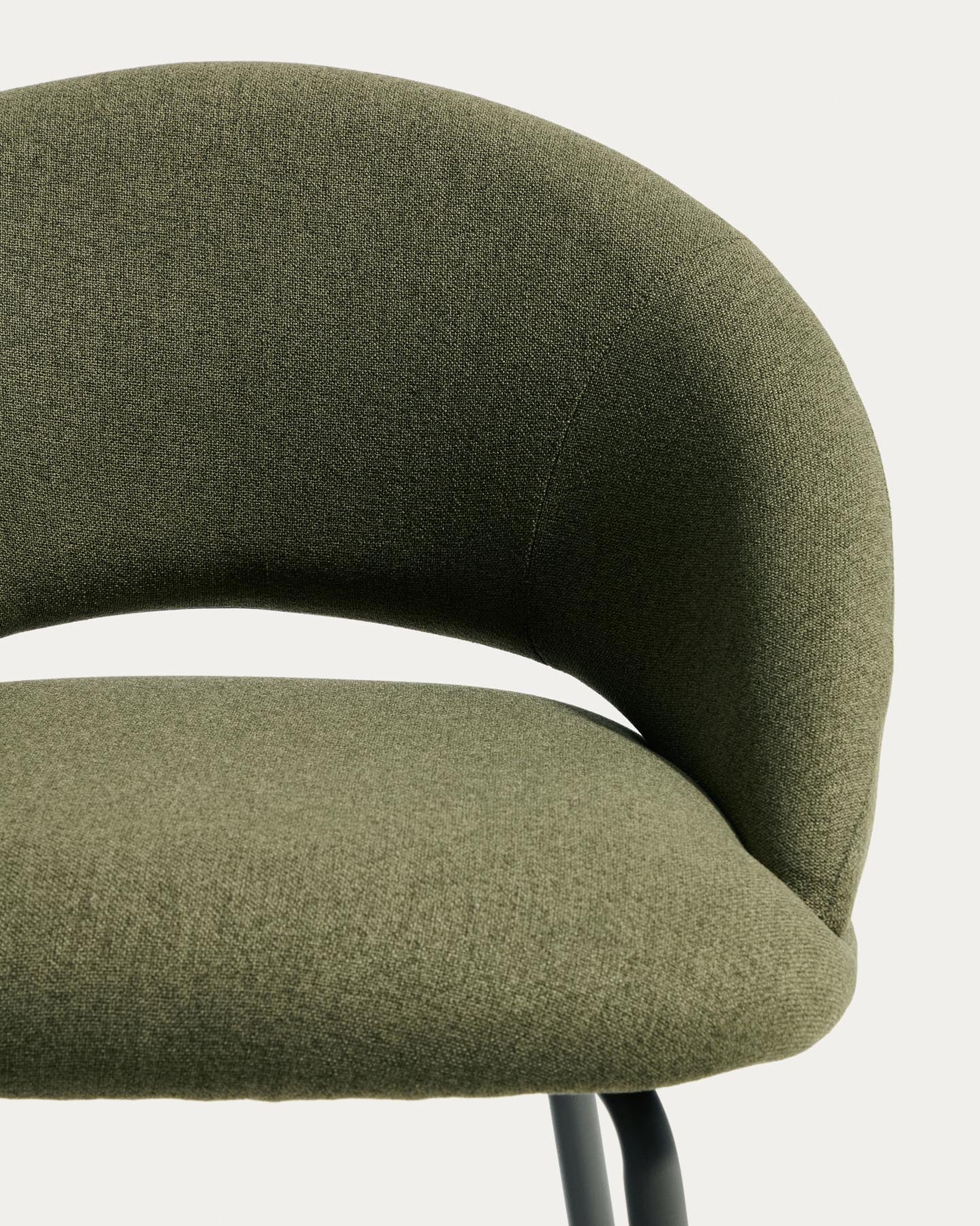 Hocker Bonali mit grüner Chenille und grünen Metallbeinen, FSC Mix Credit, 65 cm in Grün präsentiert im Onlineshop von KAQTU Design AG. Barhocker ist von Kave Home