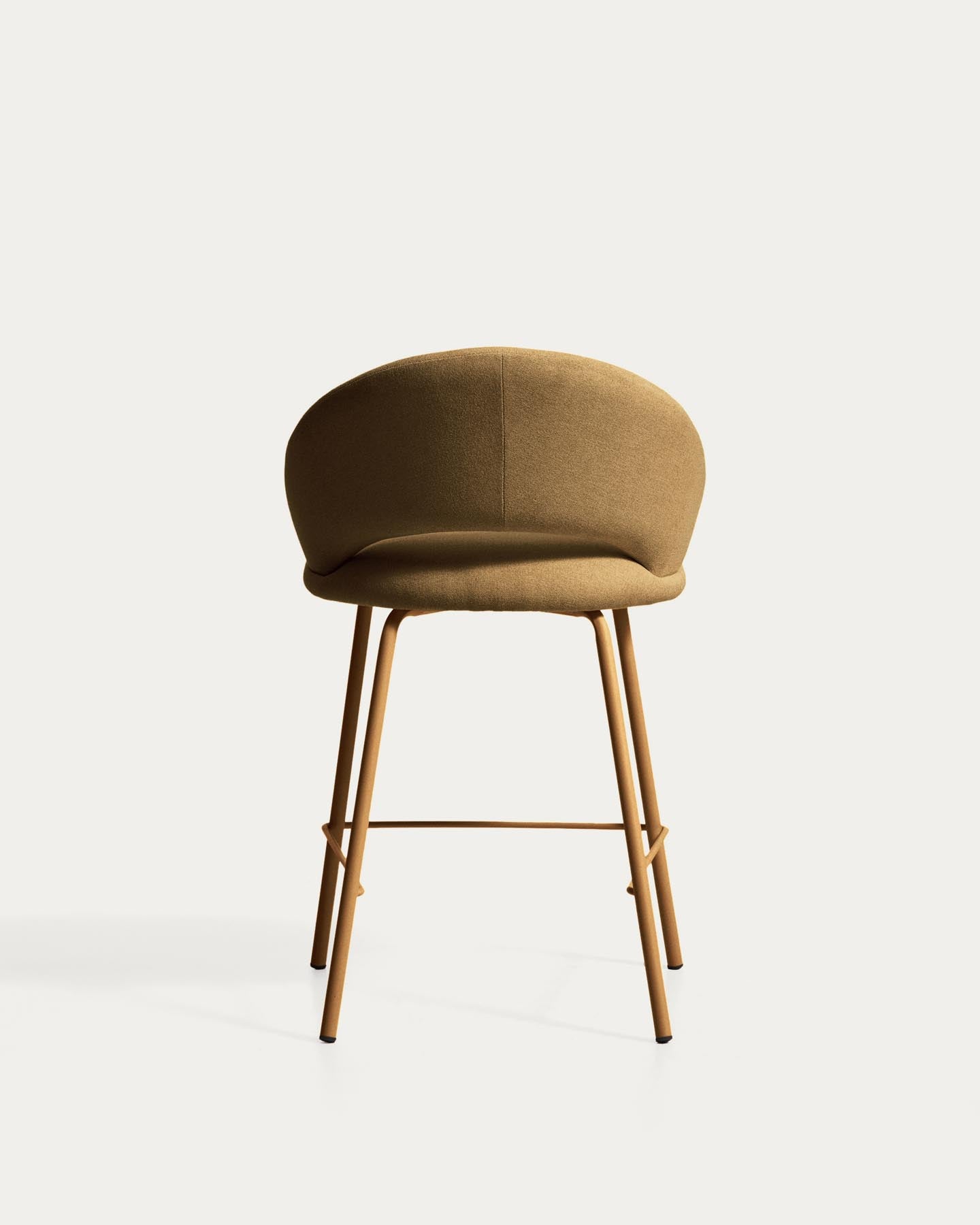 Hocker Bonali mit senfgelber Chenille und Beinen aus senfgelbem Metall, FSC Mix Credit, 65 cm in Senfgelb präsentiert im Onlineshop von KAQTU Design AG. Barhocker ist von Kave Home