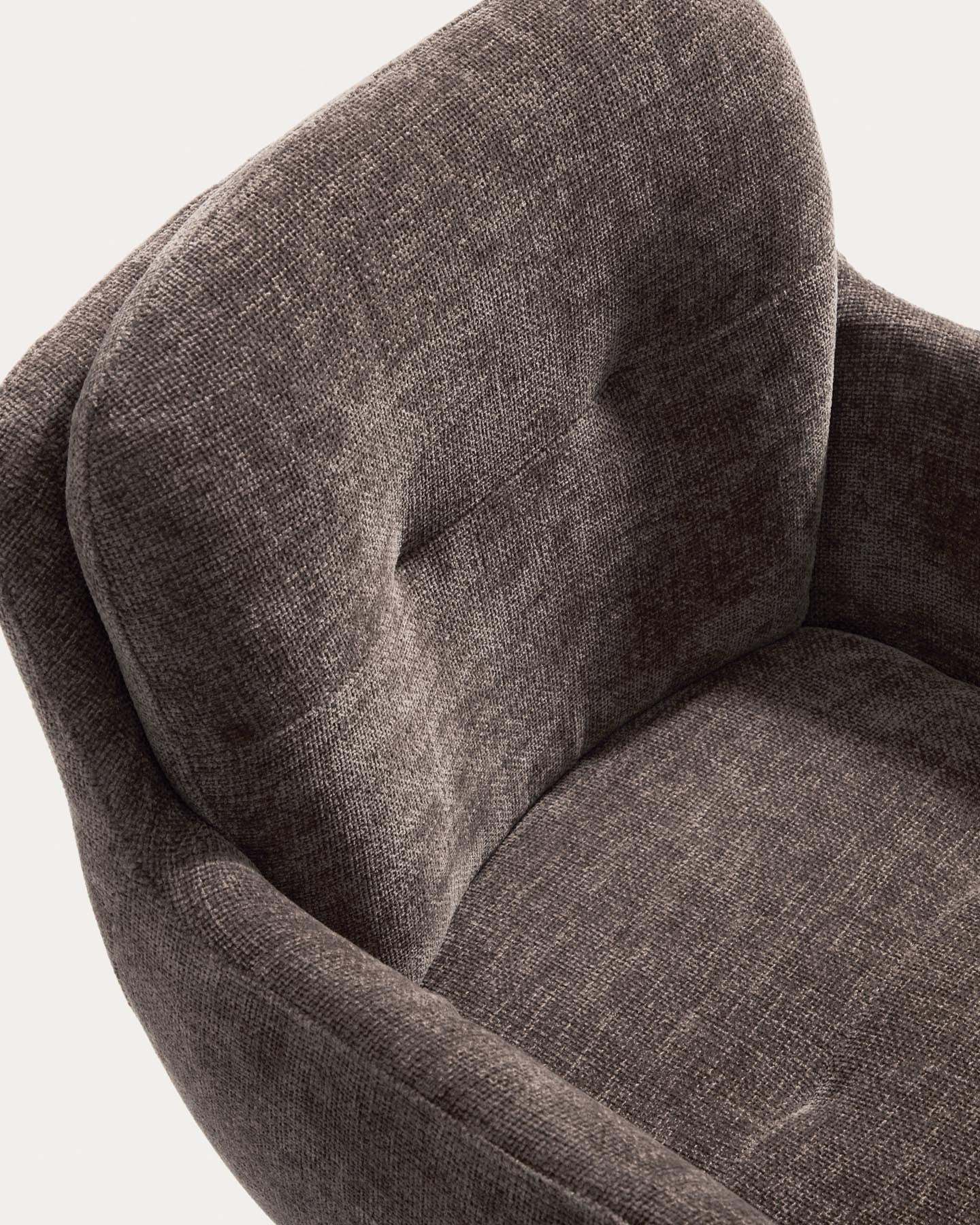 Drehstuhl Lexa aus brauner Chenille und Stahlbeinen mit braunem Finish in Braun präsentiert im Onlineshop von KAQTU Design AG. Drehstuhl ist von Kave Home