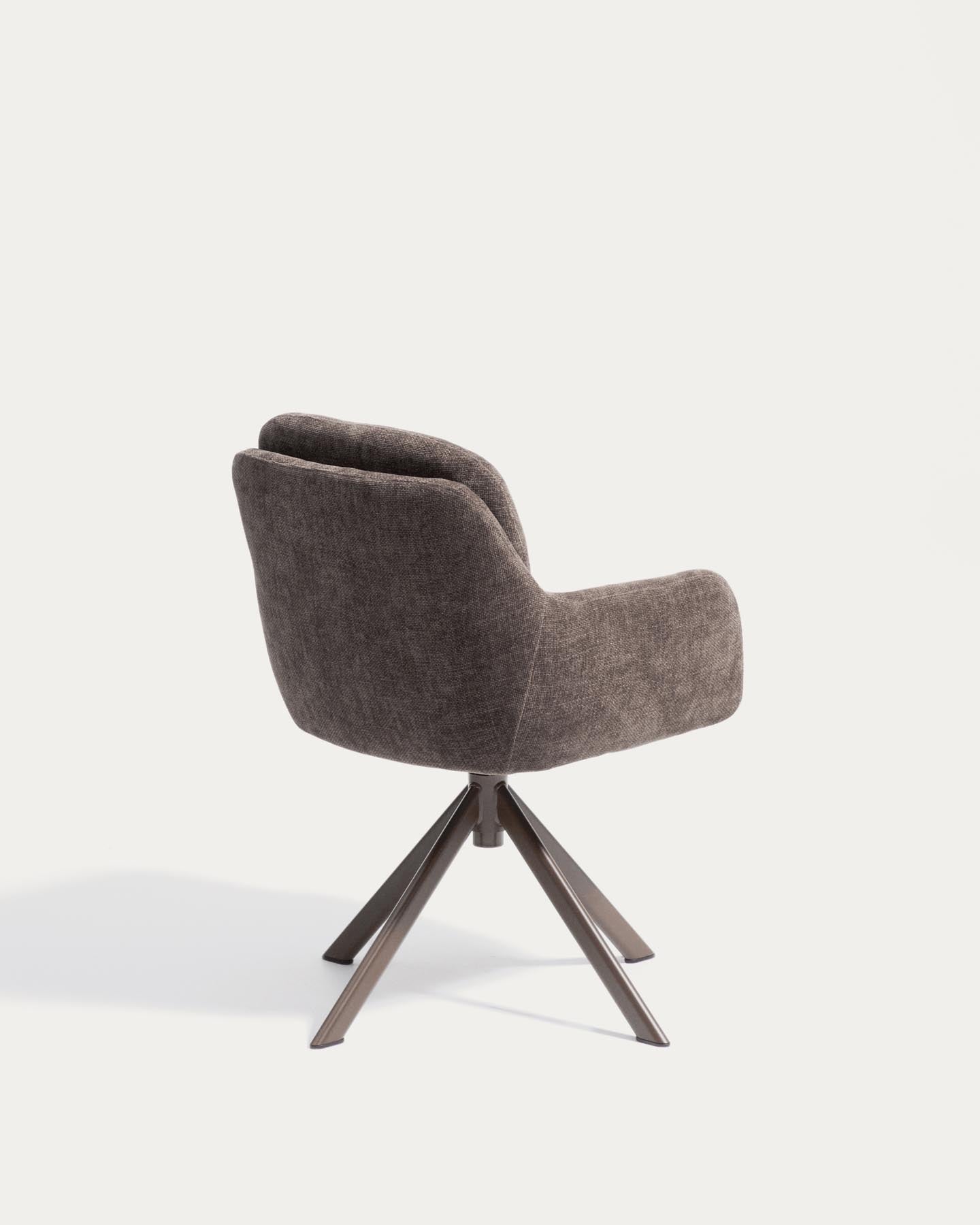 Drehstuhl Lexa aus brauner Chenille und Stahlbeinen mit braunem Finish in Braun präsentiert im Onlineshop von KAQTU Design AG. Drehstuhl ist von Kave Home