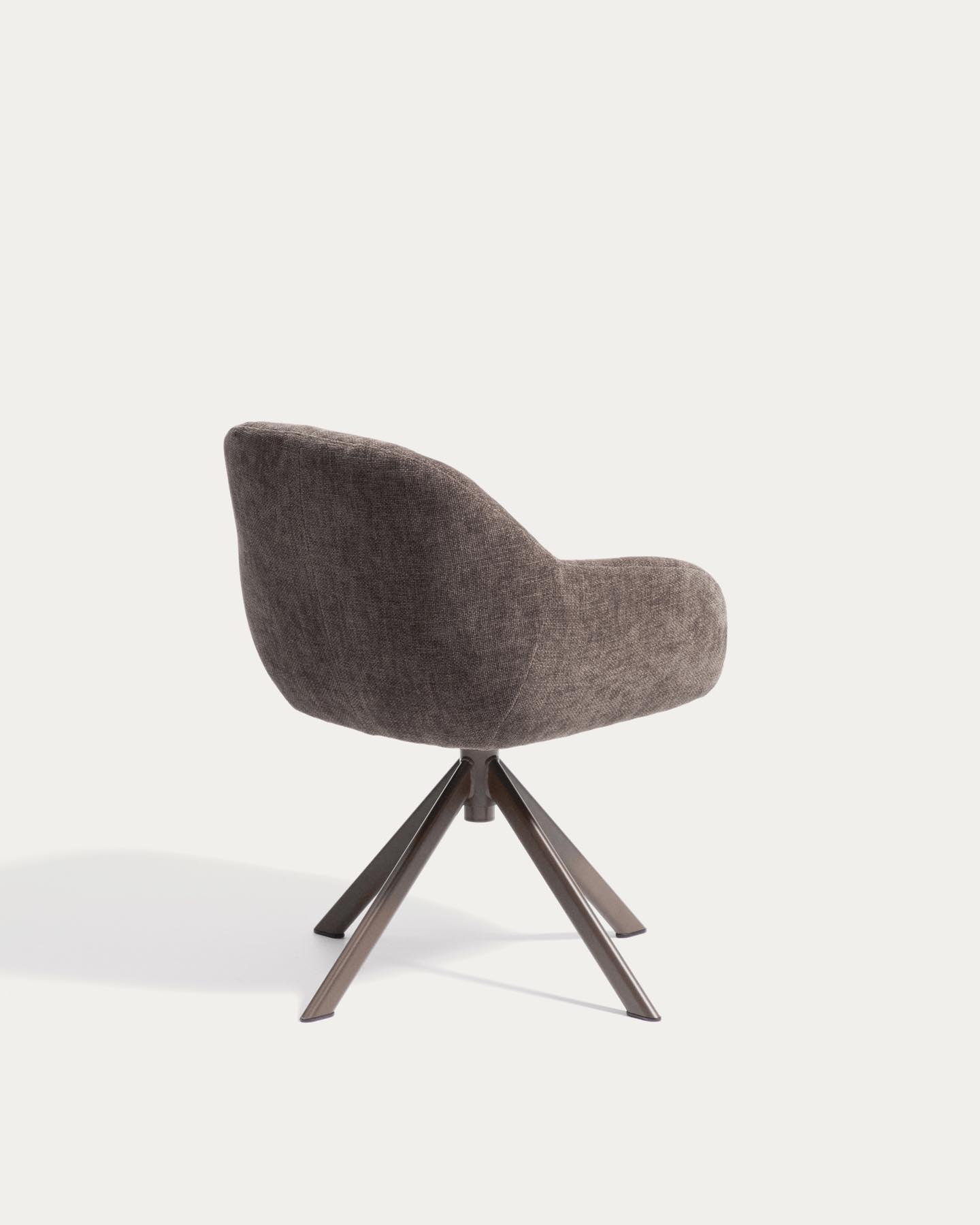 Drehstuhl Dorina aus brauner Chenille und Stahlbeinen mit braunem Finish in Braun präsentiert im Onlineshop von KAQTU Design AG. Drehstuhl ist von Kave Home
