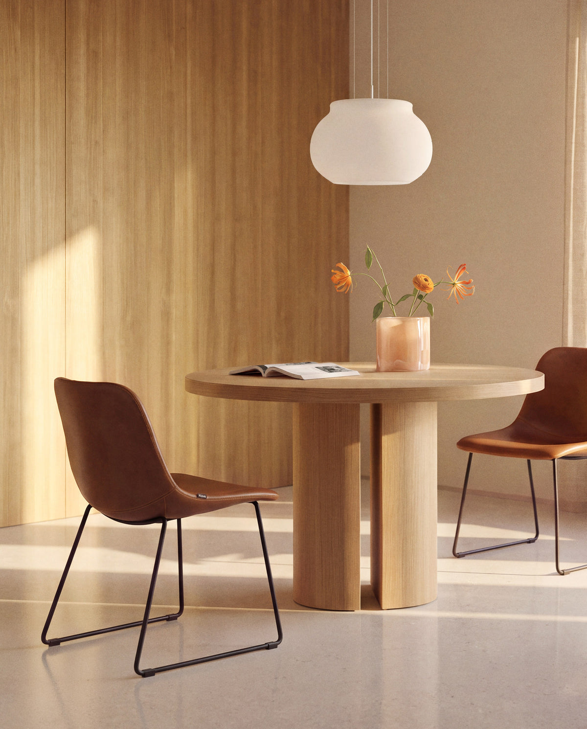 Stuhl Zahara mit braunem Polyurethan und Stahlbeinen mit schwarzem Finish, FSC 100 % in Braun präsentiert im Onlineshop von KAQTU Design AG. Stuhl ist von Kave Home