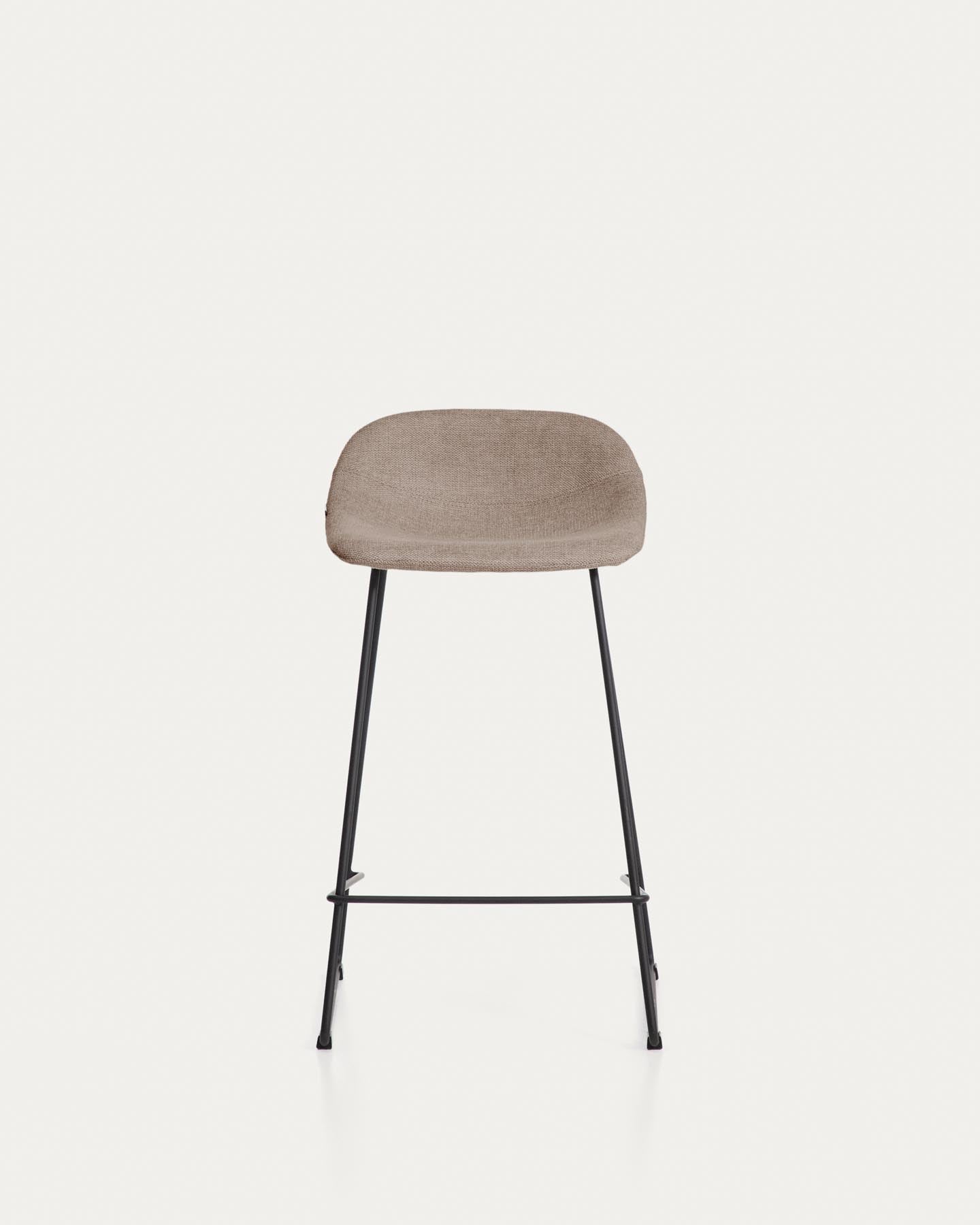 Hocker Zahara mit brauner Chenille und Stahlbeinen mit schwarzem Finish, 65 cm, FSC 100 % in Braun präsentiert im Onlineshop von KAQTU Design AG. Barhocker ist von Kave Home