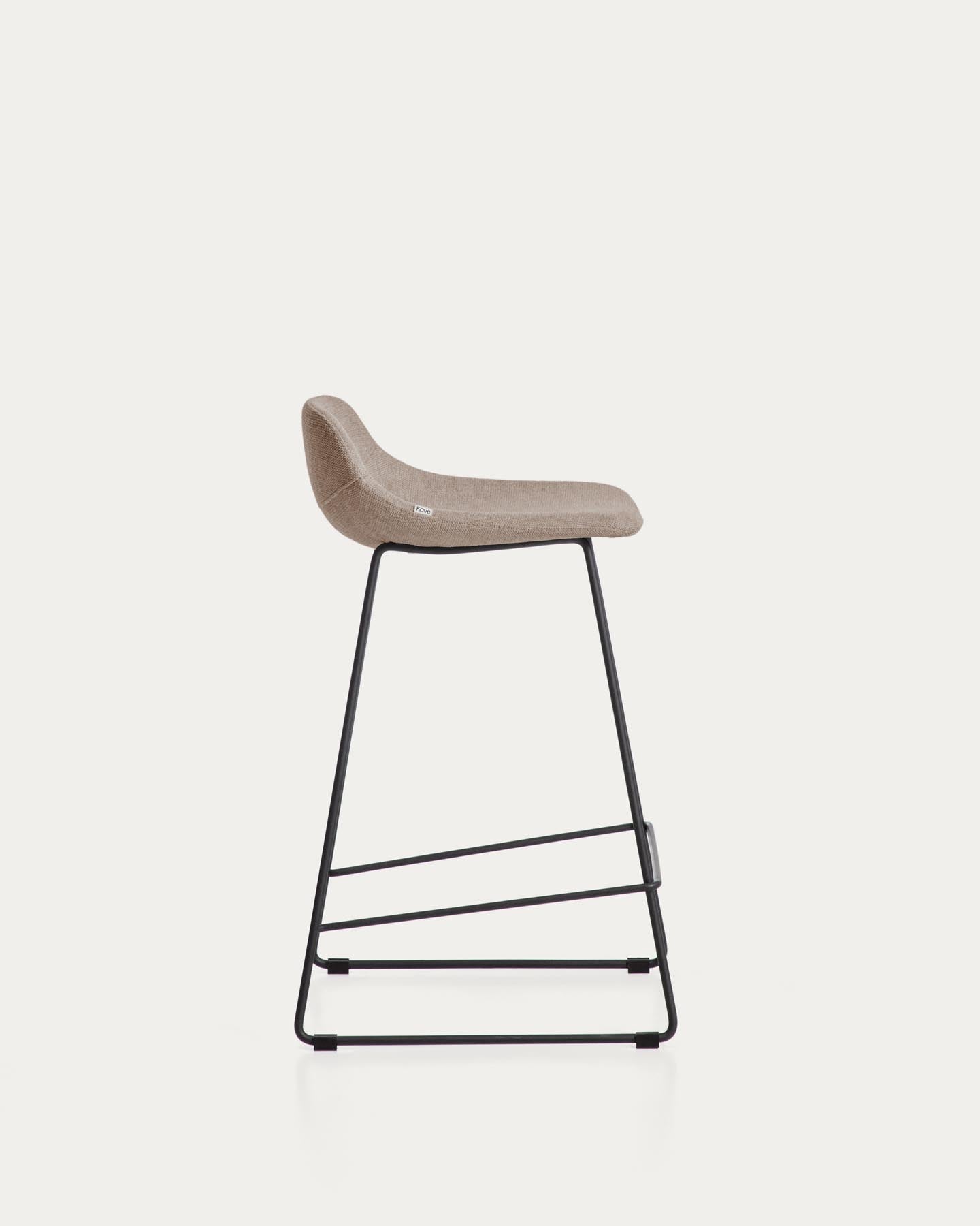 Hocker Zahara mit brauner Chenille und Stahlbeinen mit schwarzem Finish, 76 cm, FSC 100 % in Braun präsentiert im Onlineshop von KAQTU Design AG. Barhocker ist von Kave Home