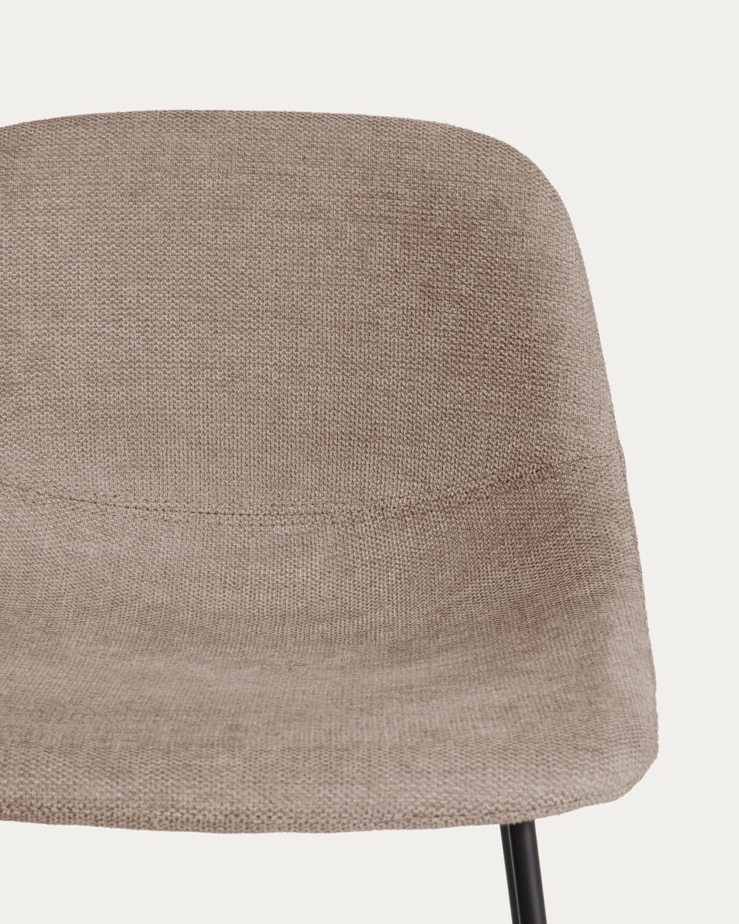 Hocker Zahara mit brauner Chenille und Stahlbeinen mit schwarzem Finish, 65 cm, FSC 100 % in Braun präsentiert im Onlineshop von KAQTU Design AG. Barhocker ist von Kave Home