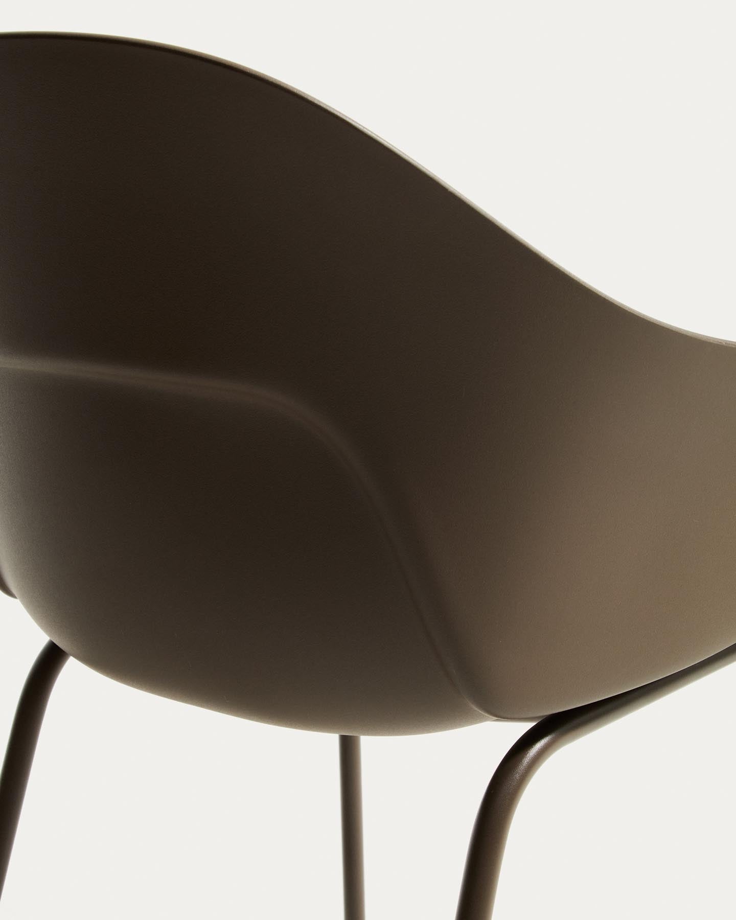 Stuhl Sanile mit Stahlbeinen mit braunem Finish in Braun präsentiert im Onlineshop von KAQTU Design AG. Stuhl ist von Kave Home