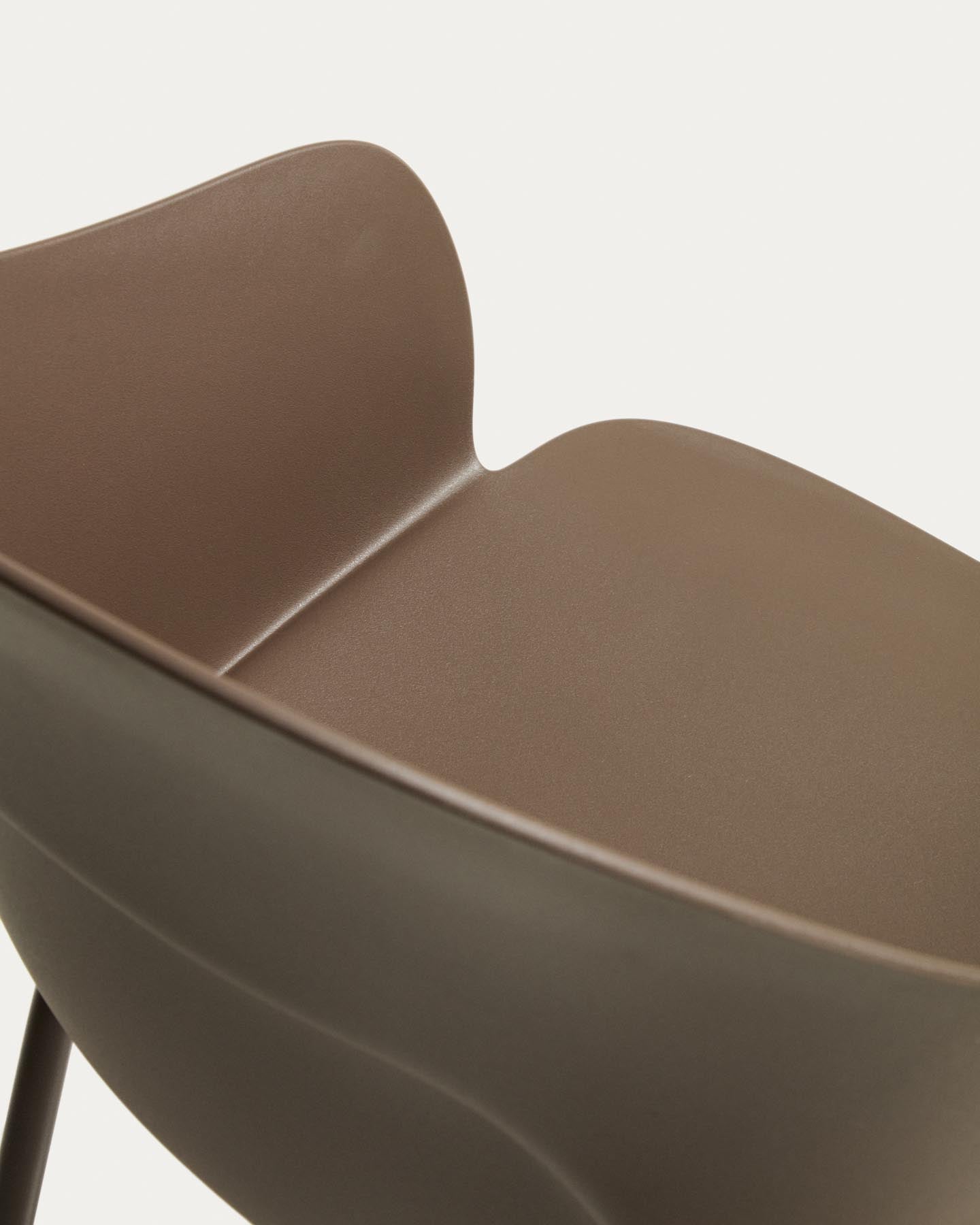 Stuhl Sanile mit Stahlbeinen mit braunem Finish in Braun präsentiert im Onlineshop von KAQTU Design AG. Stuhl ist von Kave Home