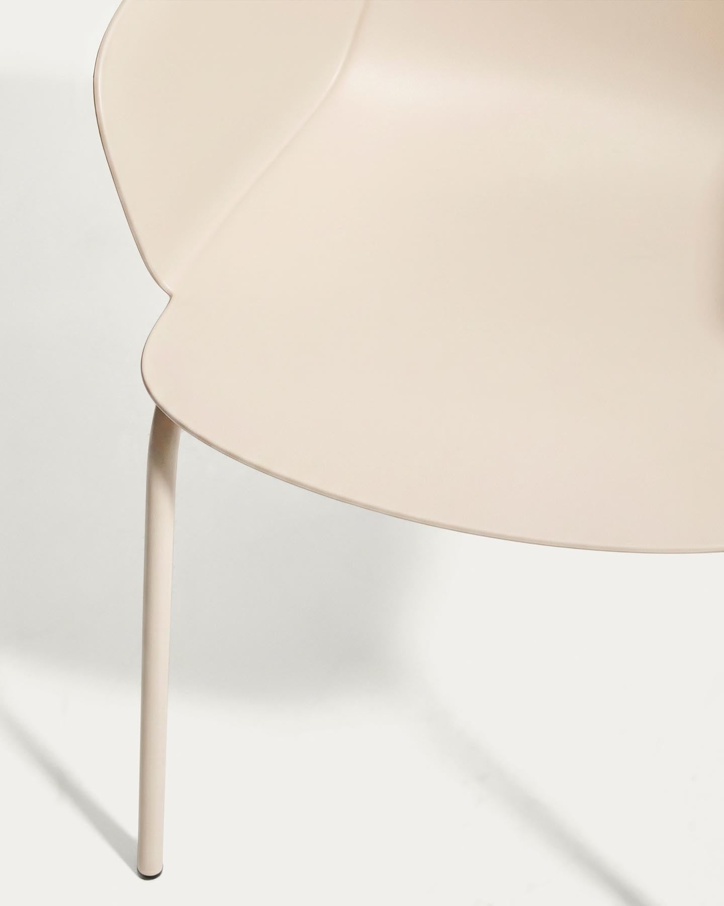Stuhl Sanile mit Stahlbeinen mit beigem Finish in Beige präsentiert im Onlineshop von KAQTU Design AG. Stuhl ist von Kave Home
