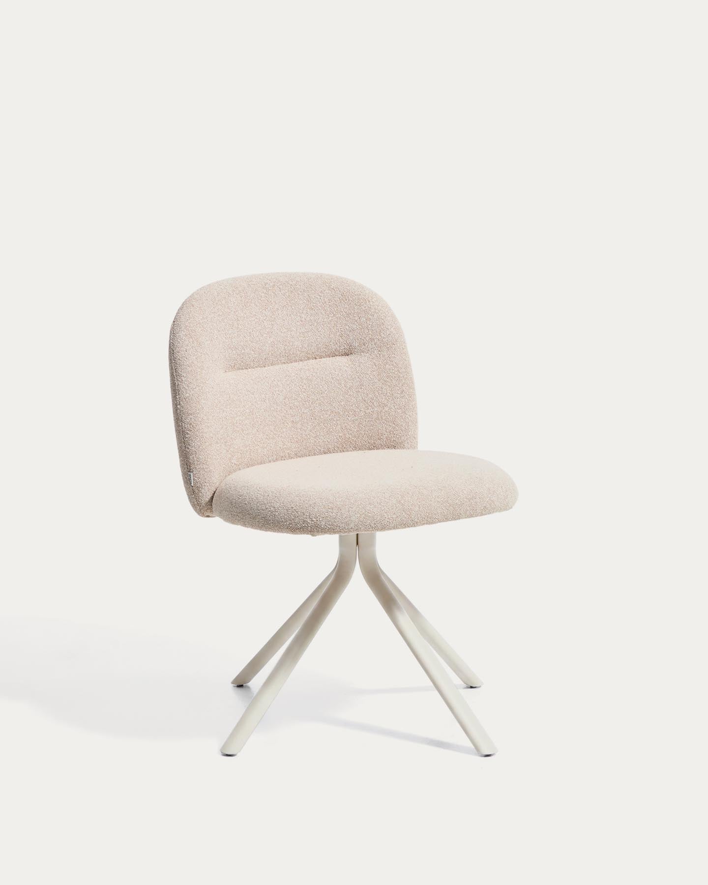 Drehstuhl Arino mit beiger Chenille und beigen Metallbeinen FSC 100% in Beige präsentiert im Onlineshop von KAQTU Design AG. Drehstuhl ist von Kave Home