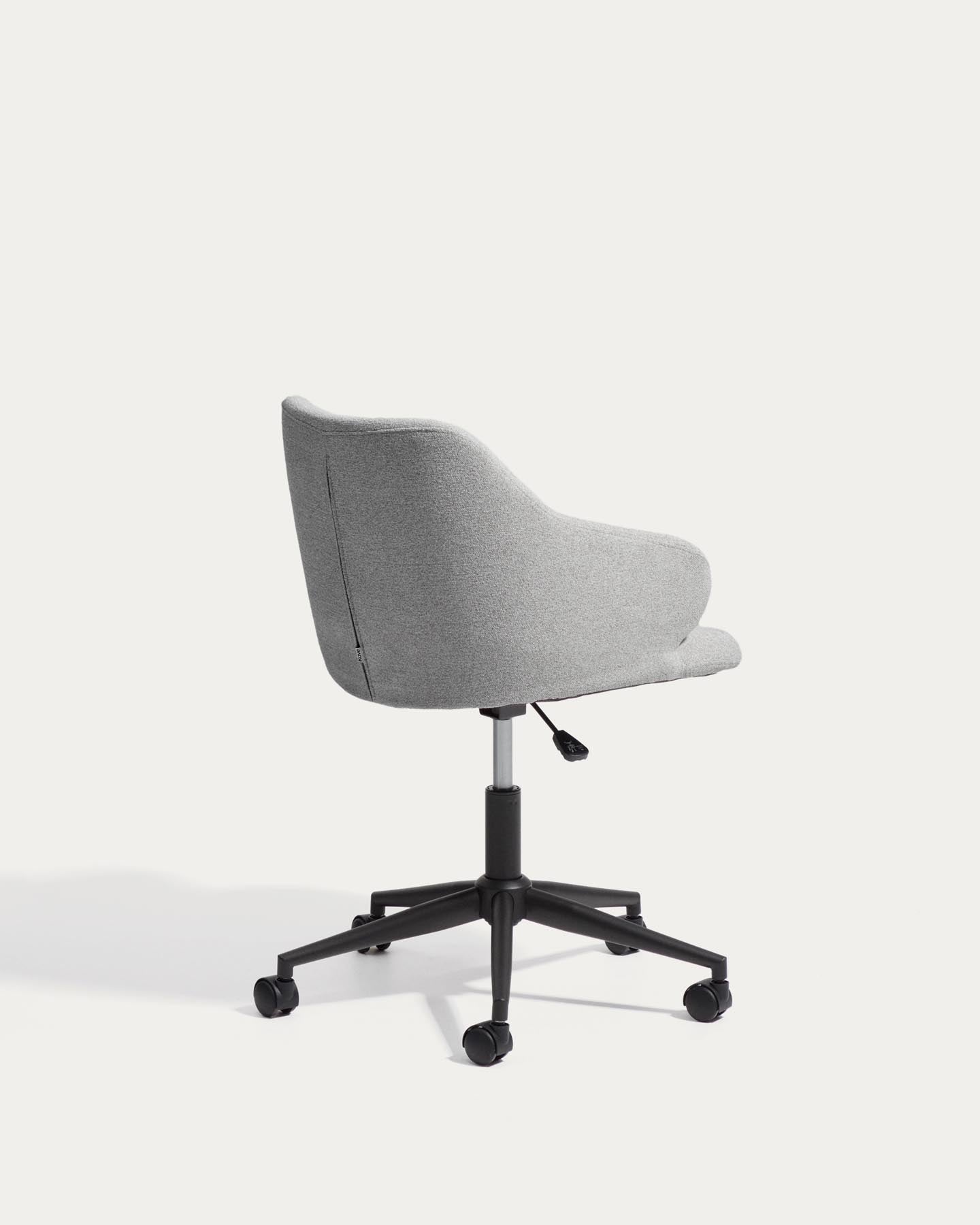 Schreibtischstuhl Einara in grauer Chenille mit schwarzen Stahlbeinen in Grau präsentiert im Onlineshop von KAQTU Design AG. Bürostuhl ist von Kave Home