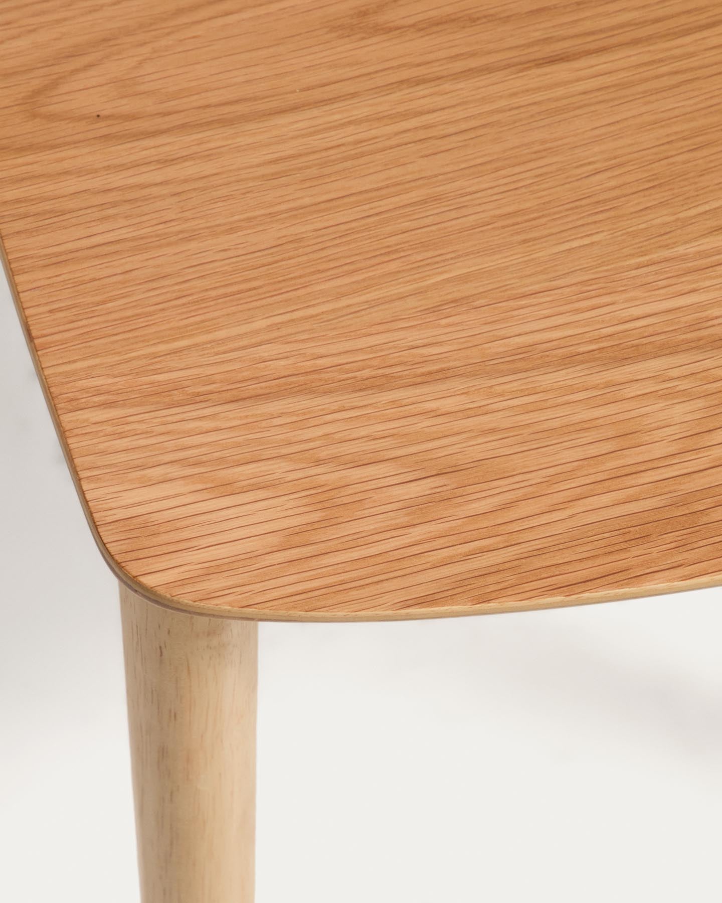 Stuhl Evera aus Eichenfurnier mit naturfarbenem Finish  in Beige präsentiert im Onlineshop von KAQTU Design AG. Stuhl ist von Kave Home