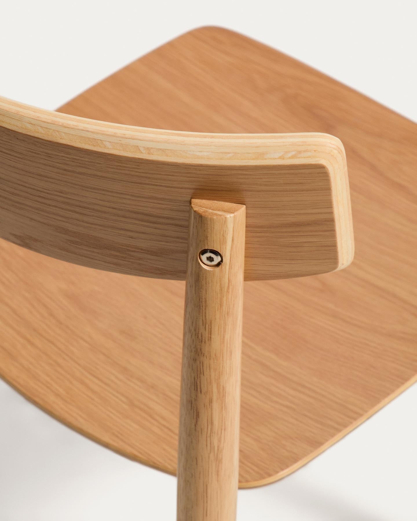 Stuhl Evera aus Eichenfurnier mit naturfarbenem Finish  in Beige präsentiert im Onlineshop von KAQTU Design AG. Stuhl ist von Kave Home