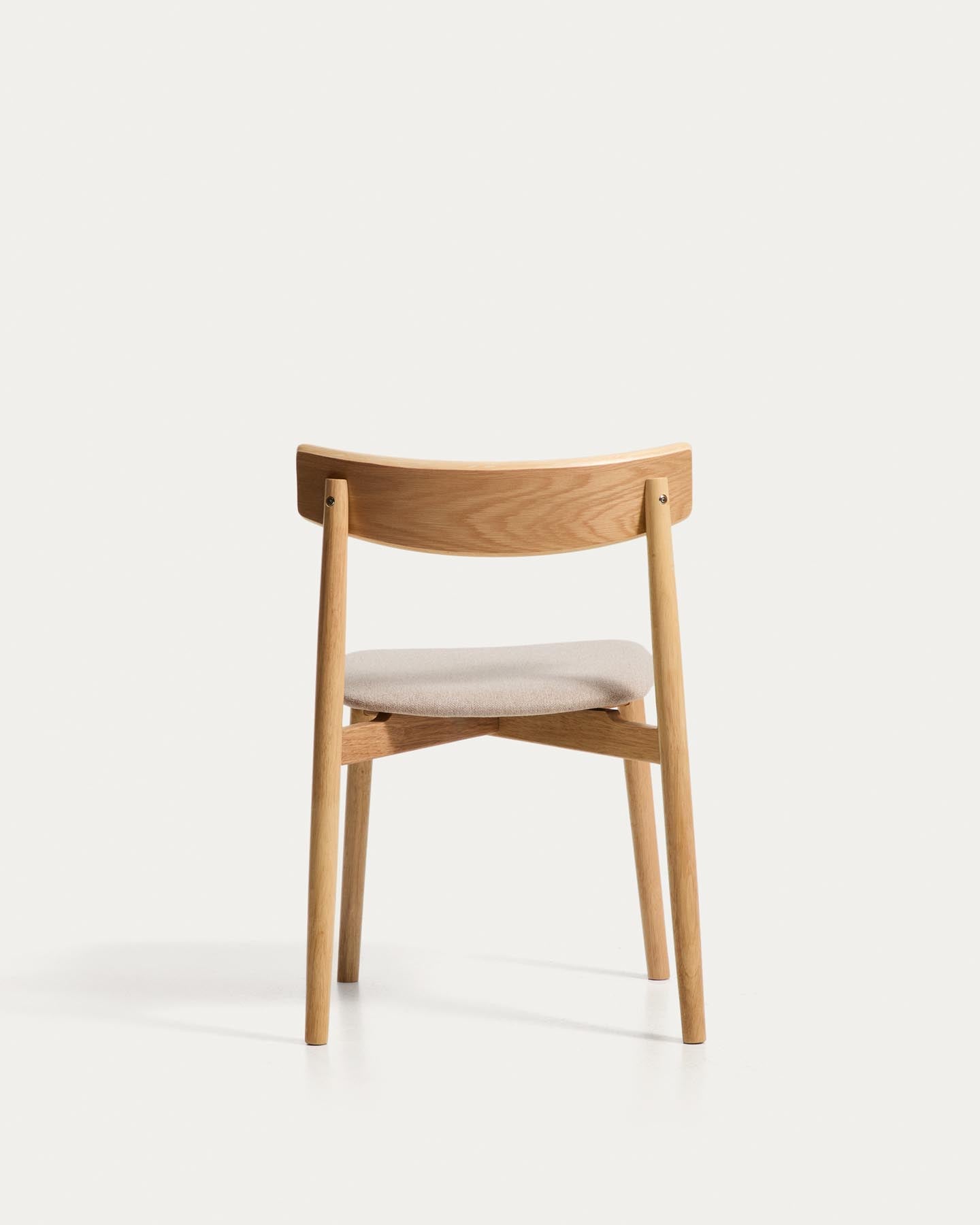 Stuhl Evera aus Eichenfurnier mit naturfarbenem Finish und beiger Chenille in Beige präsentiert im Onlineshop von KAQTU Design AG. Stuhl ist von Kave Home