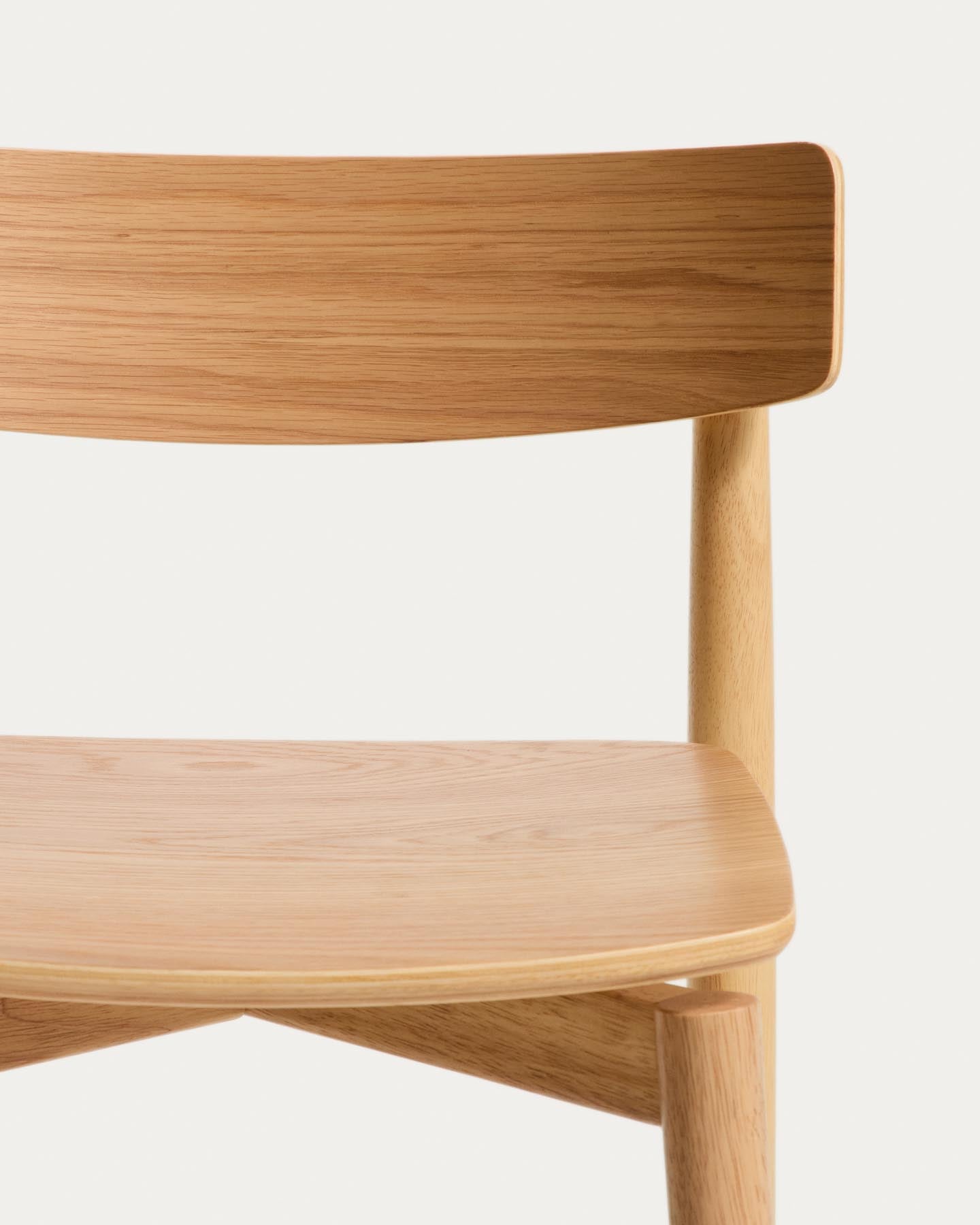 Hocker Evera mit Rückenlehne aus Eichenfurnier mit naturfarbenem Finish, 65 cm  in Beige präsentiert im Onlineshop von KAQTU Design AG. Barhocker ist von Kave Home