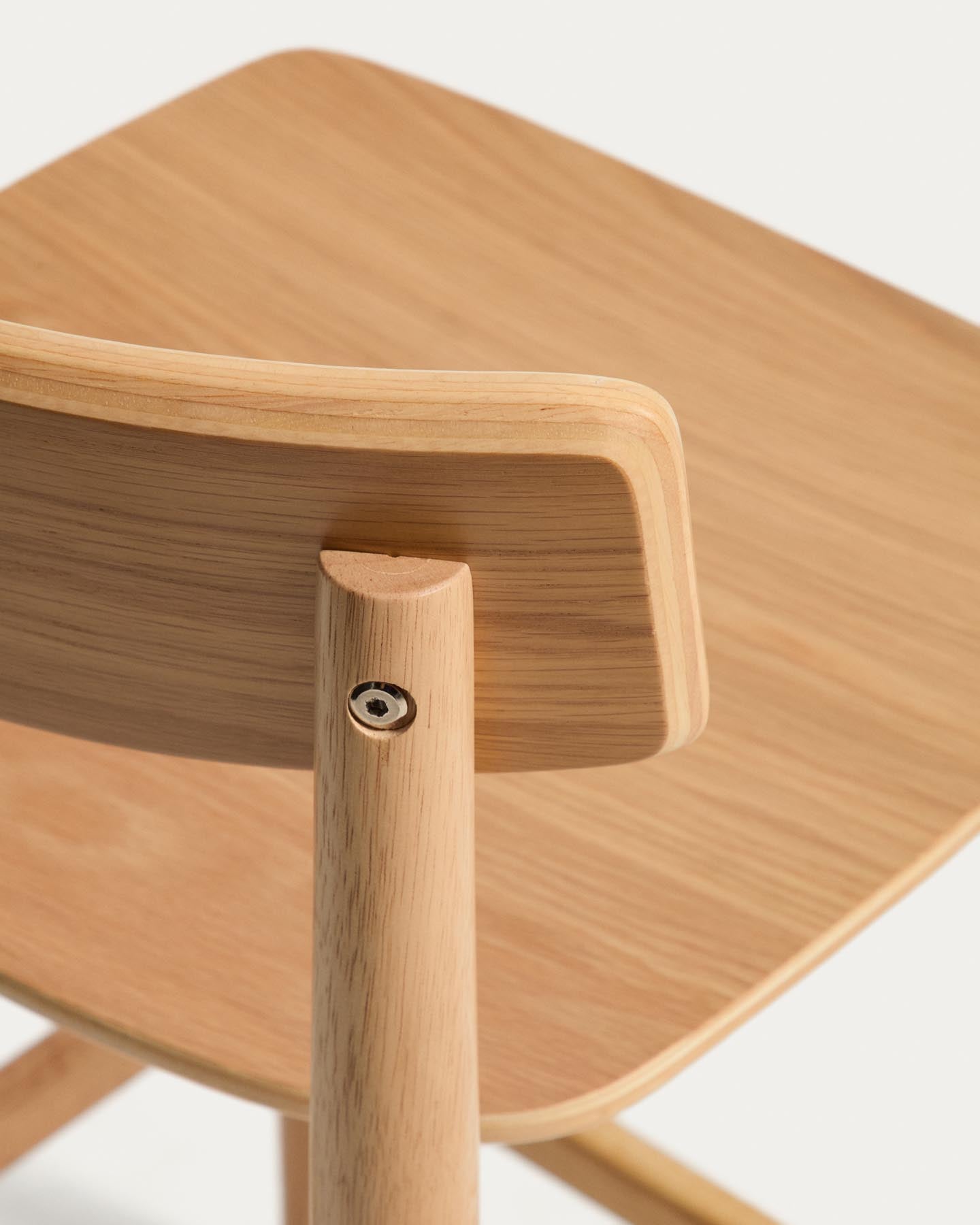 Hocker Evera mit Rückenlehne aus Eichenfurnier mit naturfarbenem Finish, 65 cm  in Beige präsentiert im Onlineshop von KAQTU Design AG. Barhocker ist von Kave Home