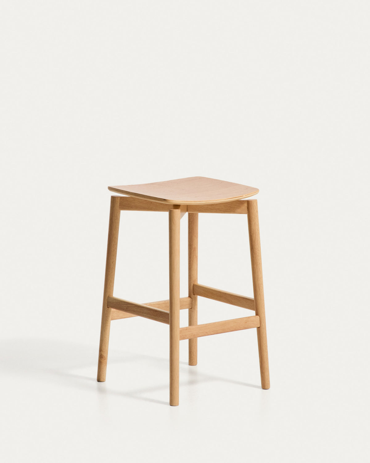 Hocker Evera aus Eichenfurnier mit naturfarbenem Finish, 65 cm in Beige präsentiert im Onlineshop von KAQTU Design AG. Barhocker ist von Kave Home