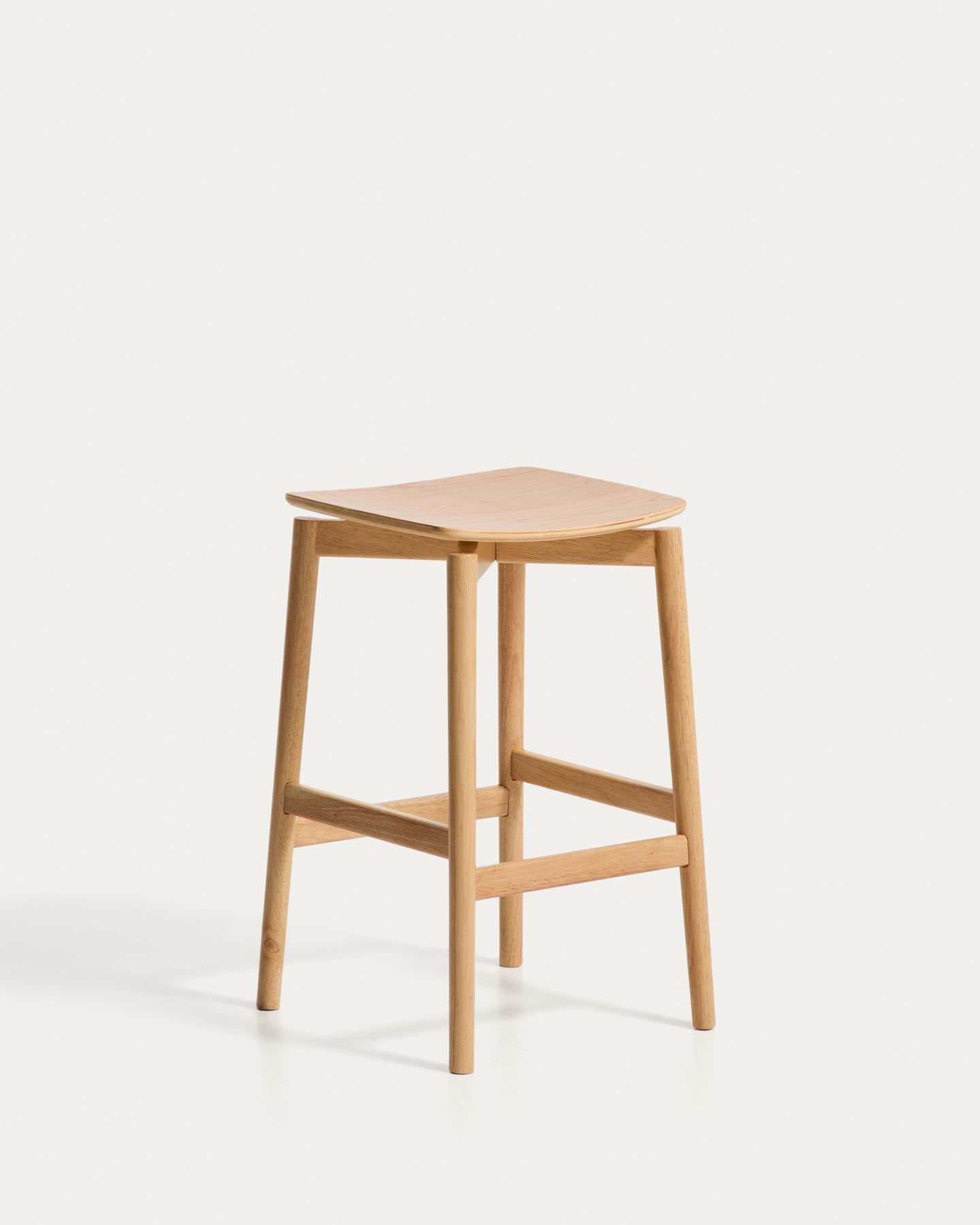 Hocker Evera aus Eichenfurnier mit naturfarbenem Finish, 65 cm  in Beige präsentiert im Onlineshop von KAQTU Design AG. Barhocker ist von Kave Home