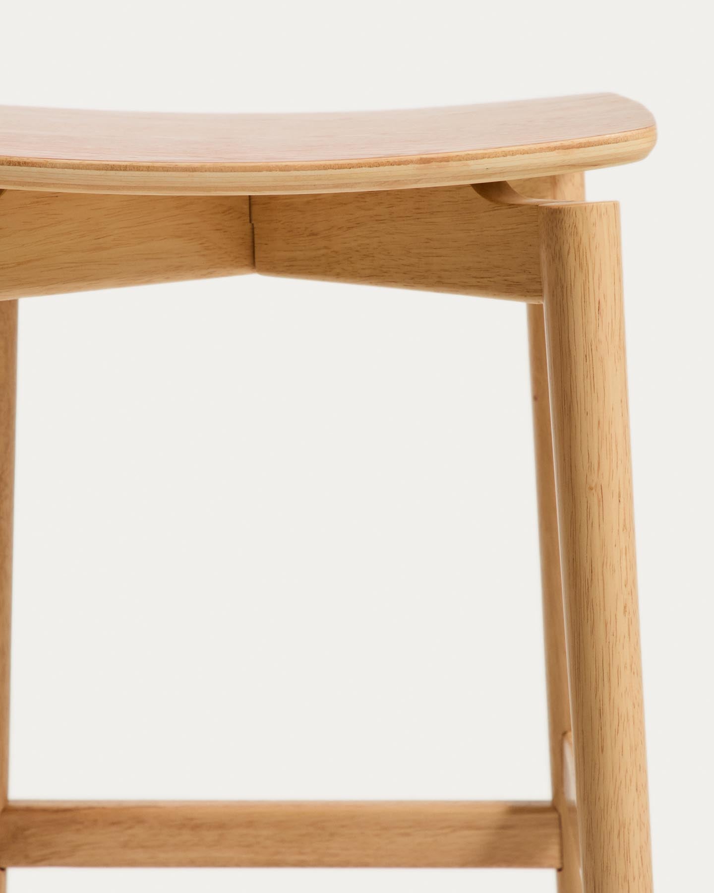 Hocker Evera aus Eichenfurnier mit naturfarbenem Finish, 65 cm  in Beige präsentiert im Onlineshop von KAQTU Design AG. Barhocker ist von Kave Home