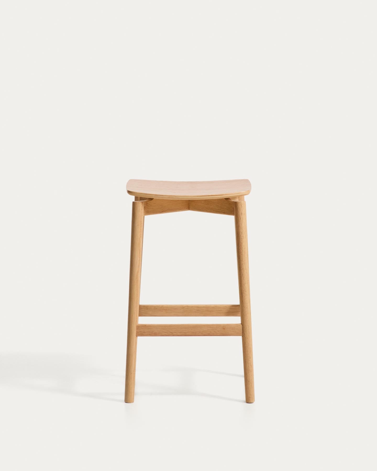 Hocker Evera aus Eichenfurnier mit naturfarbenem Finish, 65 cm  in Beige präsentiert im Onlineshop von KAQTU Design AG. Barhocker ist von Kave Home