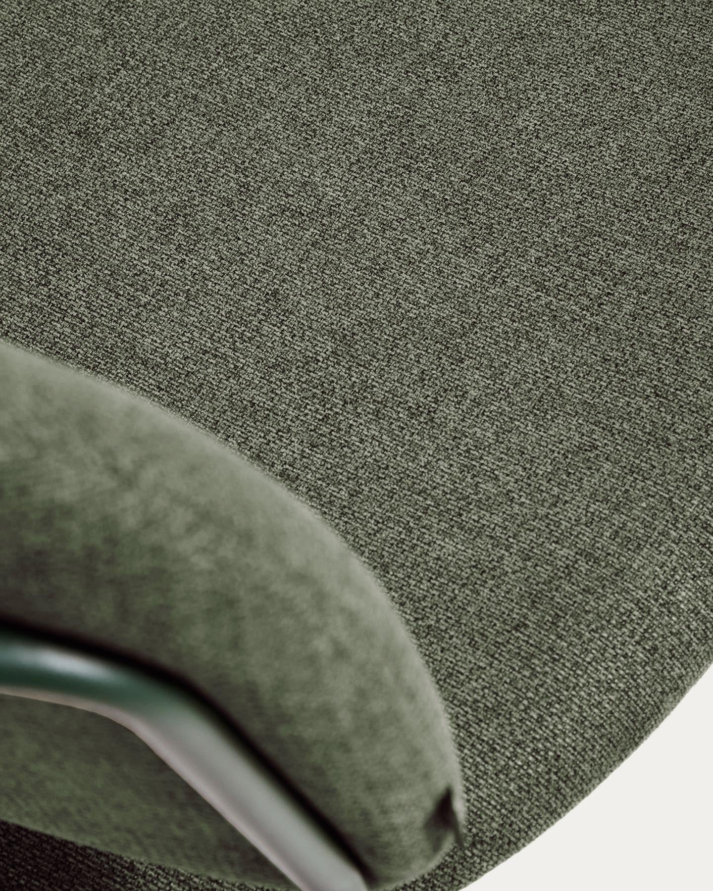 Stapelbarer Stuhl Meli mit grüner Chenille und grünen Metallbeinen, FSC Mix Credit in Grün präsentiert im Onlineshop von KAQTU Design AG. Stuhl ist von Kave Home