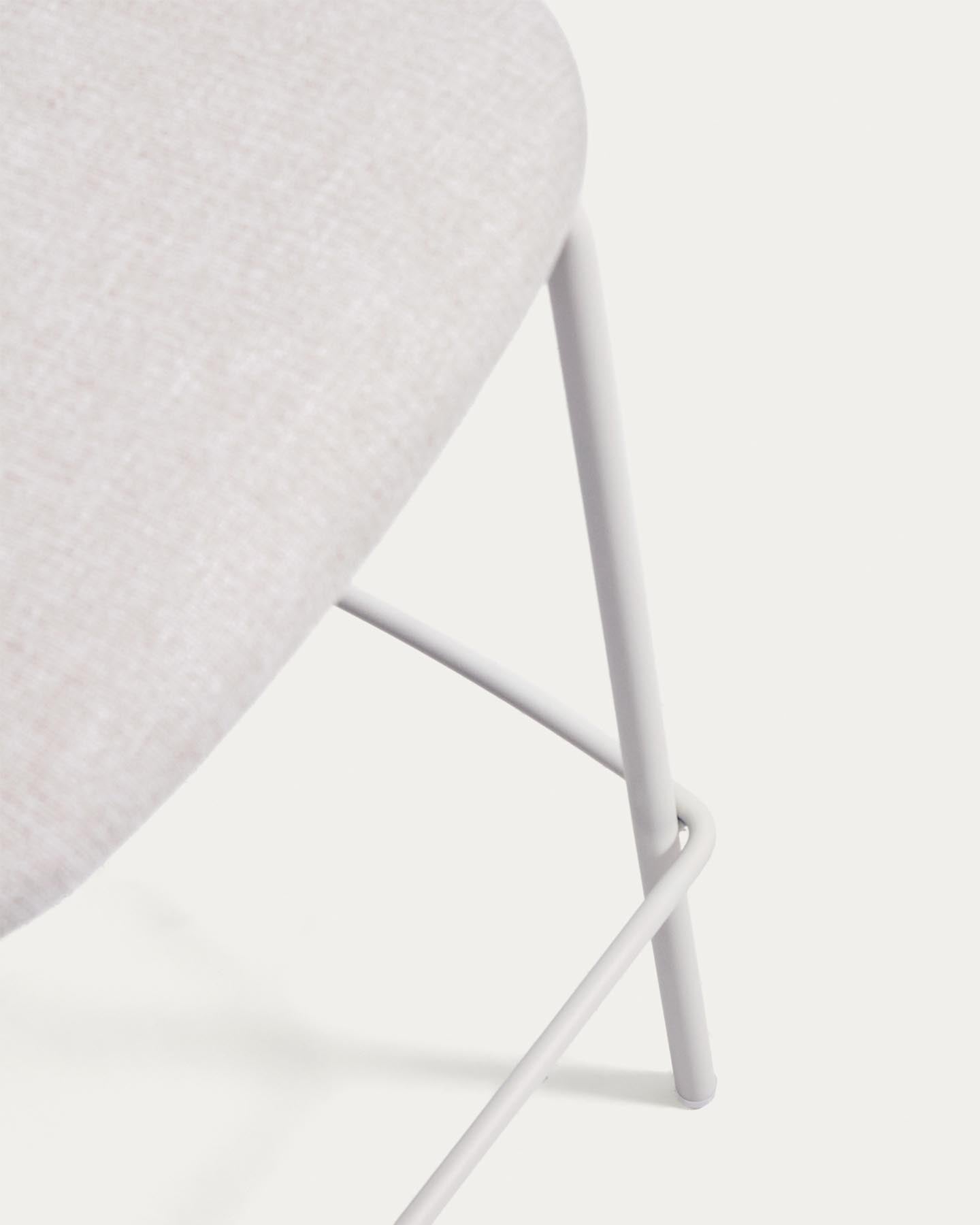 Stapelbarer Hocker Meli mit beiger Chenille und Beinen aus beigem Metall, FSC Mix Credit, 65 cm in Beige präsentiert im Onlineshop von KAQTU Design AG. Barhocker ist von Kave Home
