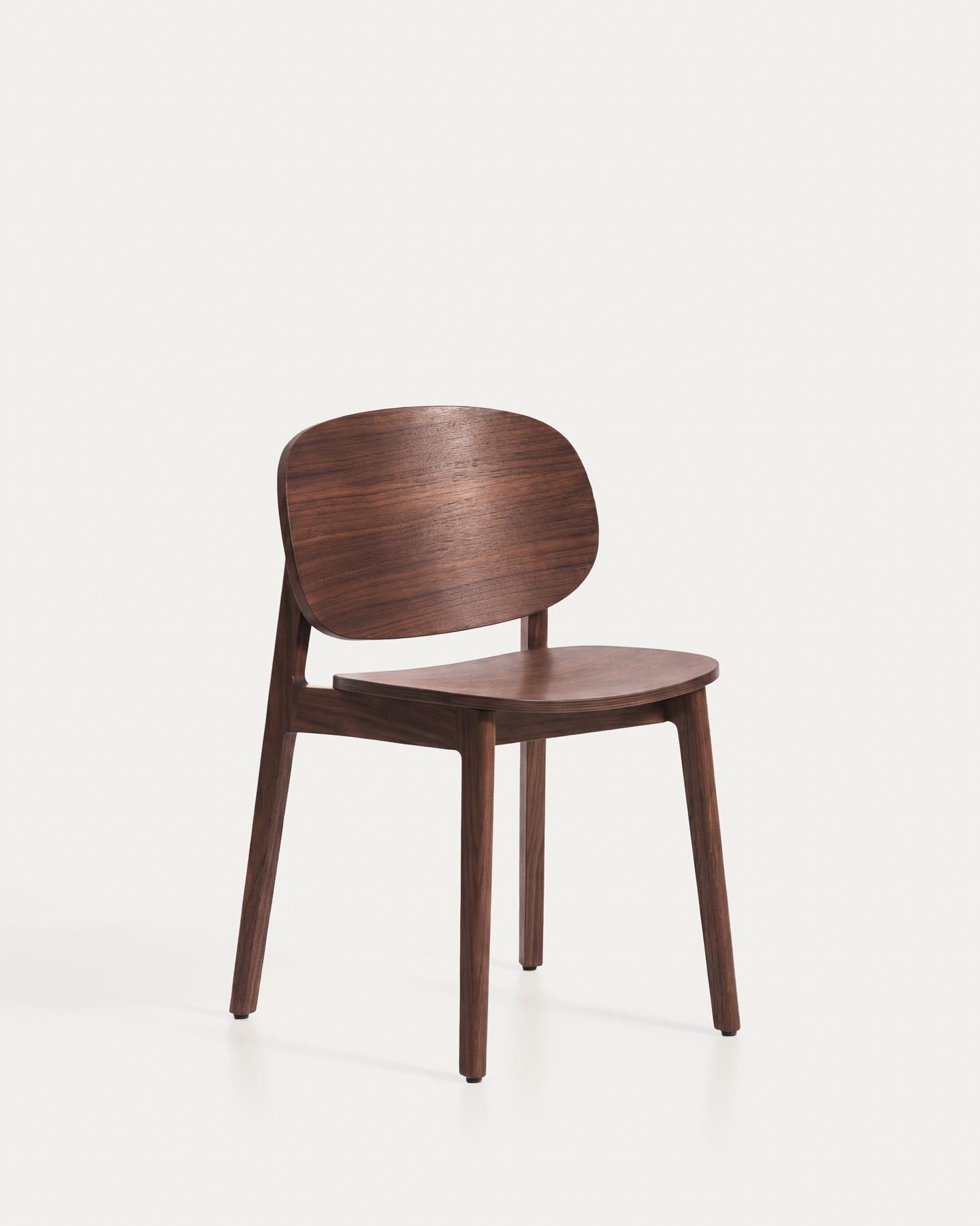 Stuhl Ludara aus Eichenfurnier mit Nussbaumfinish  in Braun präsentiert im Onlineshop von KAQTU Design AG. Stuhl ist von Kave Home