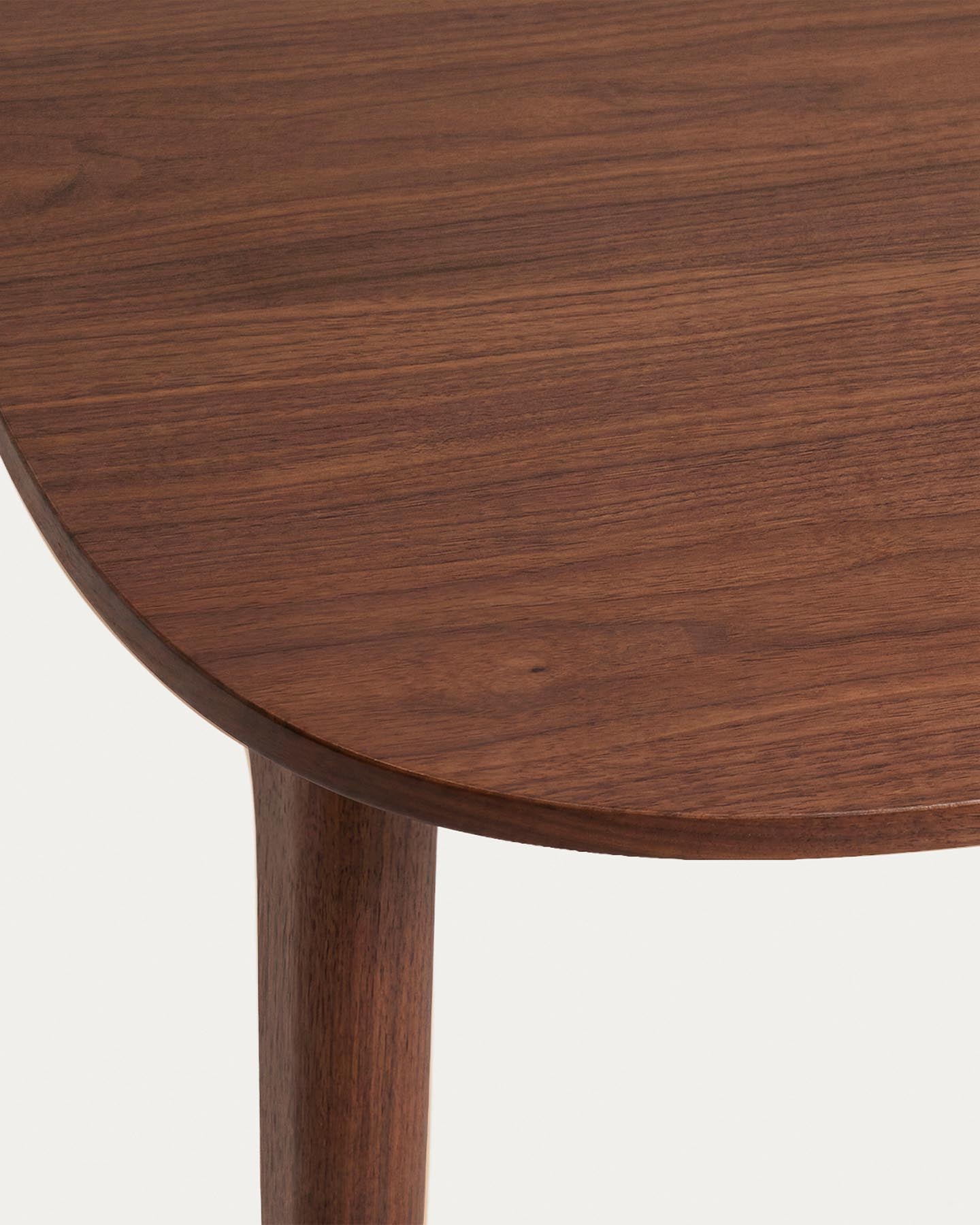 Stuhl Ludara aus Eichenfurnier mit Nussbaumfinish  in Braun präsentiert im Onlineshop von KAQTU Design AG. Stuhl ist von Kave Home