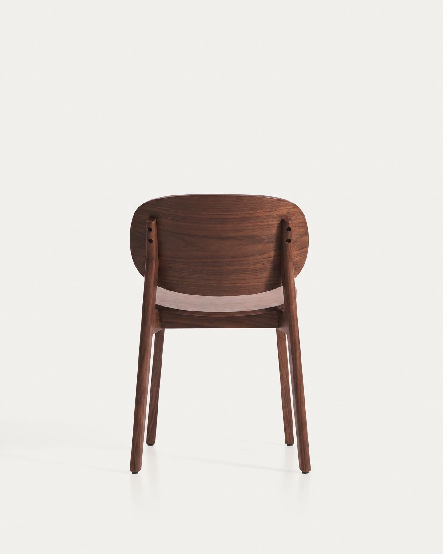 Stuhl Ludara aus Eichenfurnier mit Nussbaumfinish  in Braun präsentiert im Onlineshop von KAQTU Design AG. Stuhl ist von Kave Home